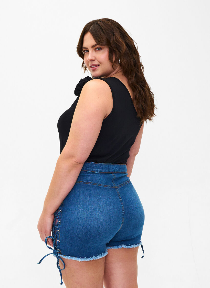 Topje met &eacute;&eacute;n blote schouder met roos, Black, Model image number 1