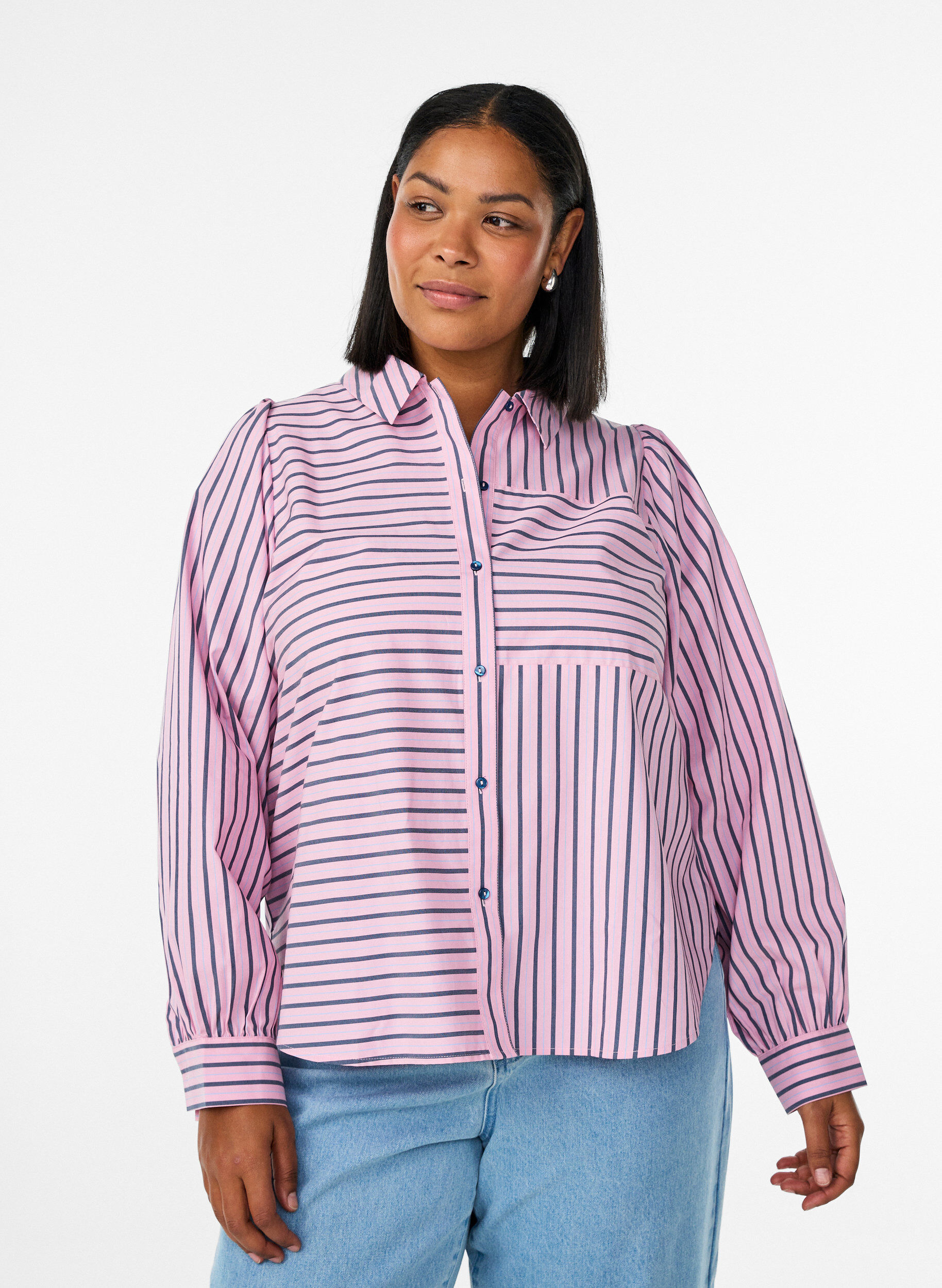 Gestreept shirt met een klassieke kraag en lange mouwen, Roze, Model
