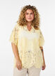 Kanten blouse met ruchekraag en korte mouwen, Geel, Model image number 0