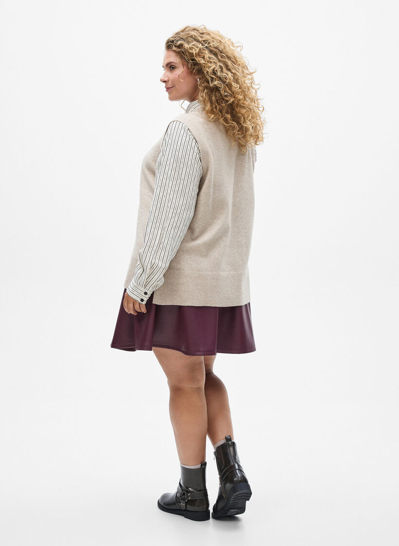 Gebreid vest met geribbelde randen, Simply Taupe Mel., Model