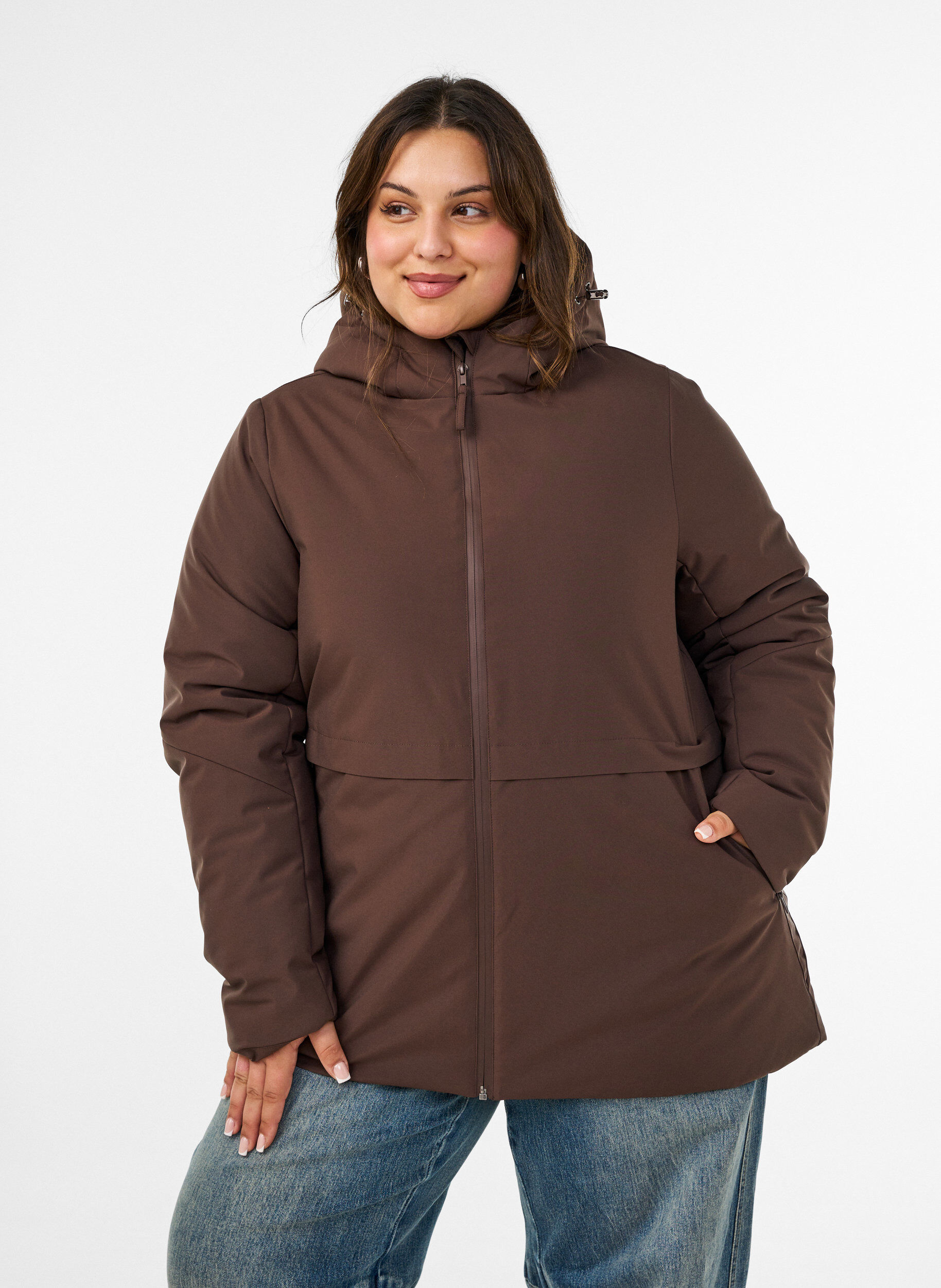 Winterjas met capuchon en verstelbare taille, Bruin, Model