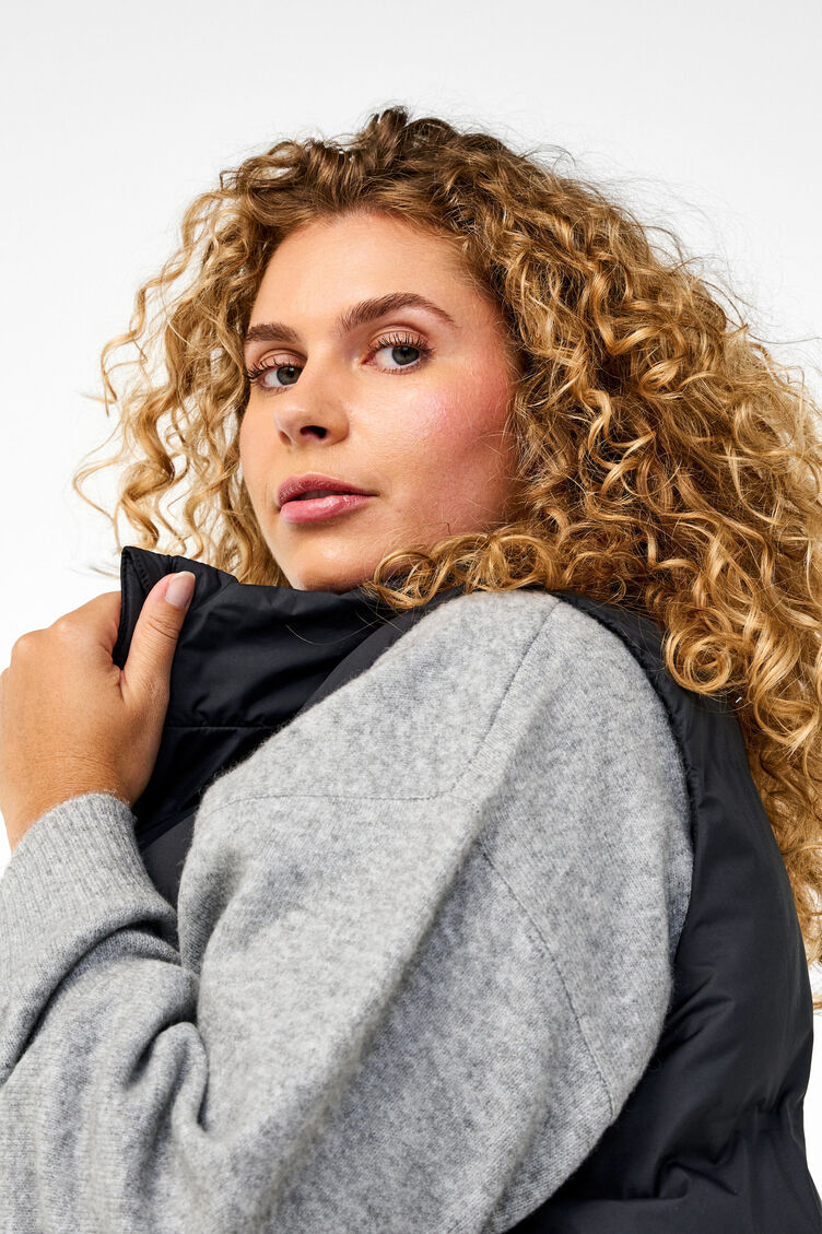 Lang vest met zakken en rits in twee richtingen, Zwart, Model image number 4