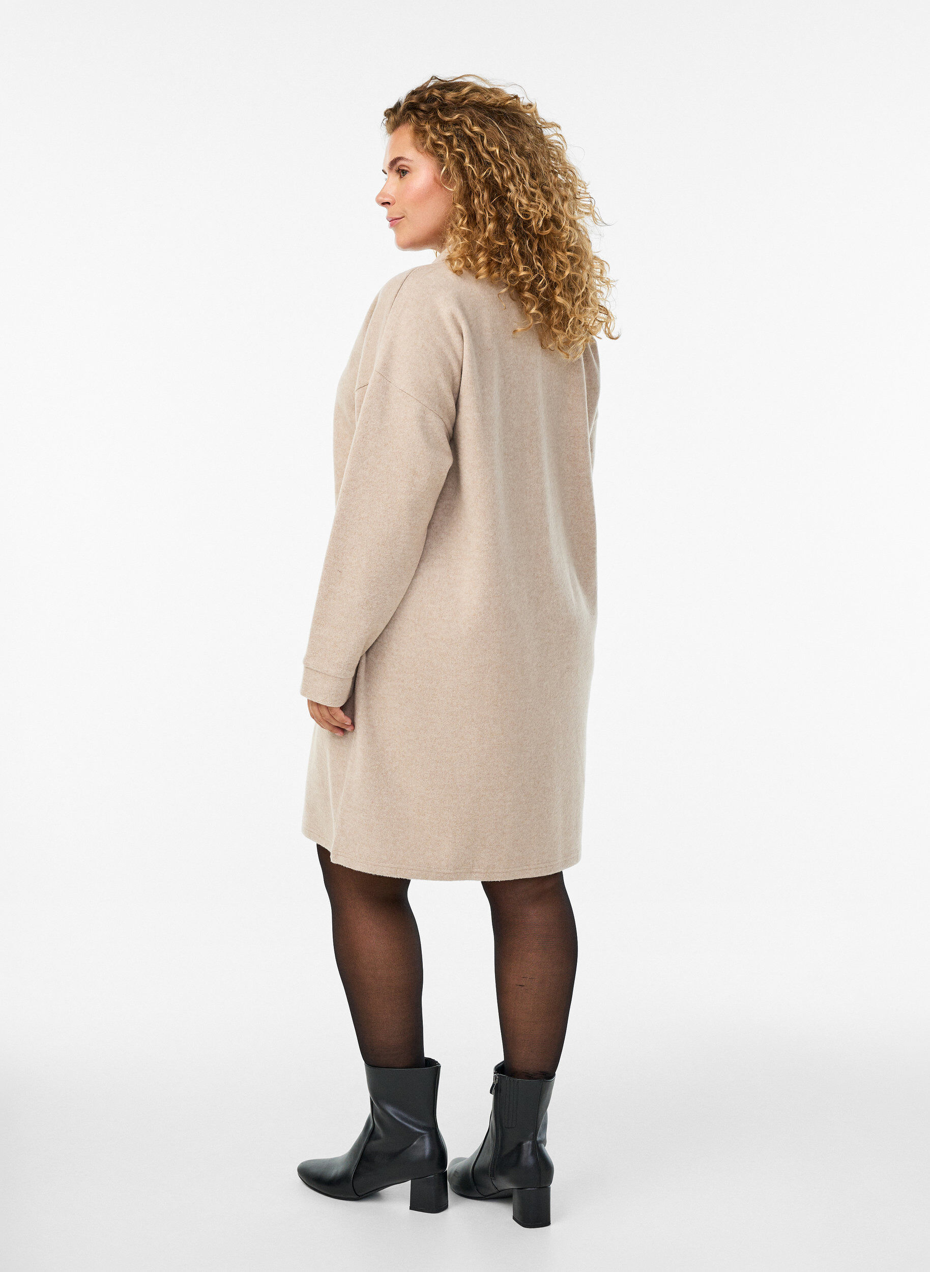 ZizziKnie-lange jerseyjurk met een V-hals en kraag, Beige, Model image number 2