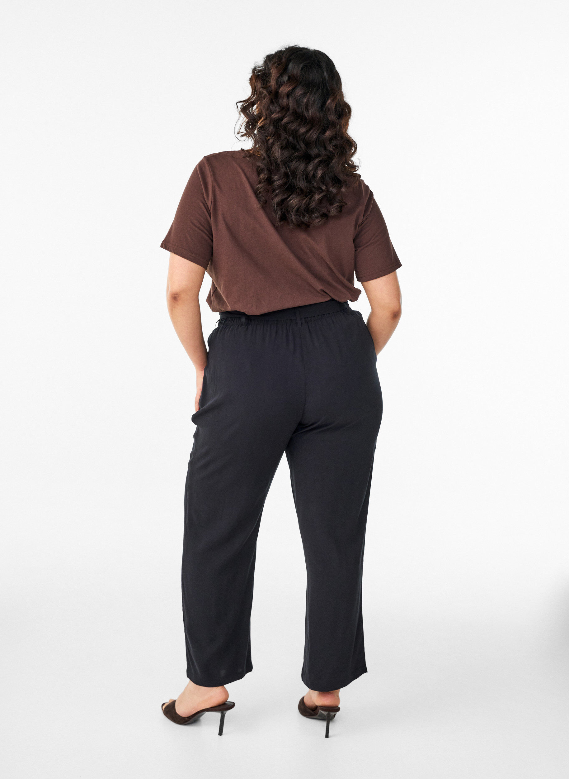 Zizzi Pantalon taille haute en viscose, Noir, Model image number 1