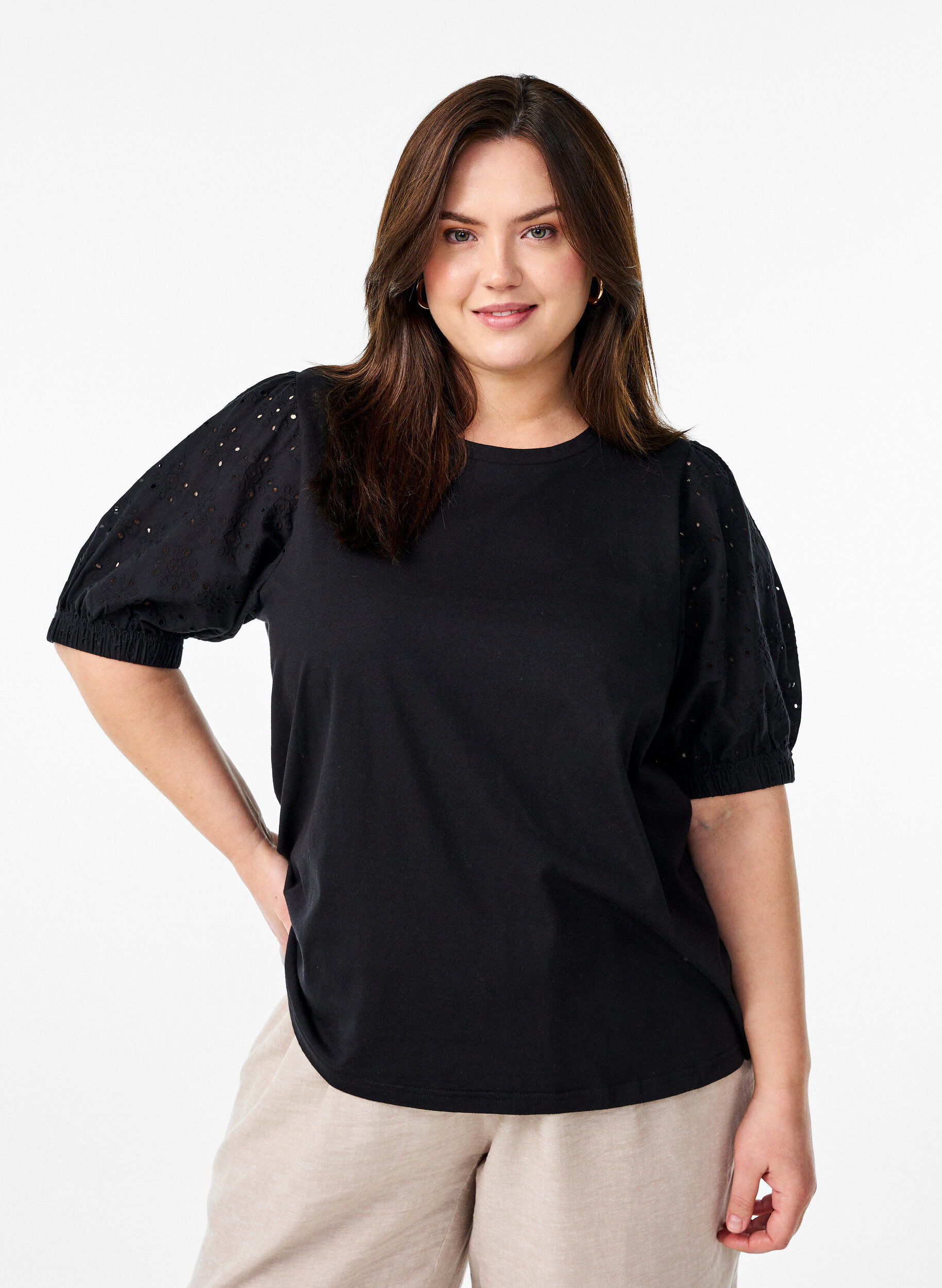 T-shirt met mouwen van broderie anglaise, Zwart, Model