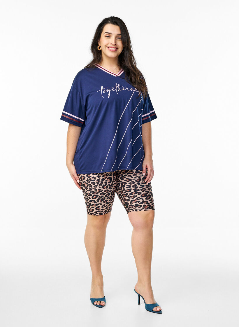 Short ajust&eacute; avec poches lat&eacute;rales, Marron, Model image number 1