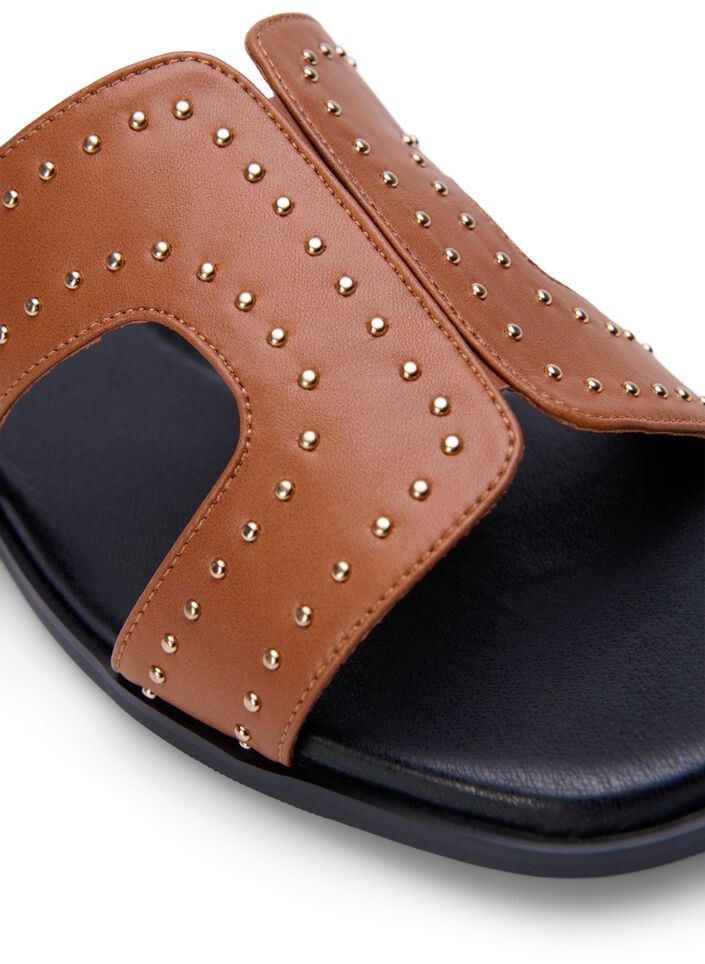 Platte instappers met brede pasvorm en studs, Friar Brown, Packshot