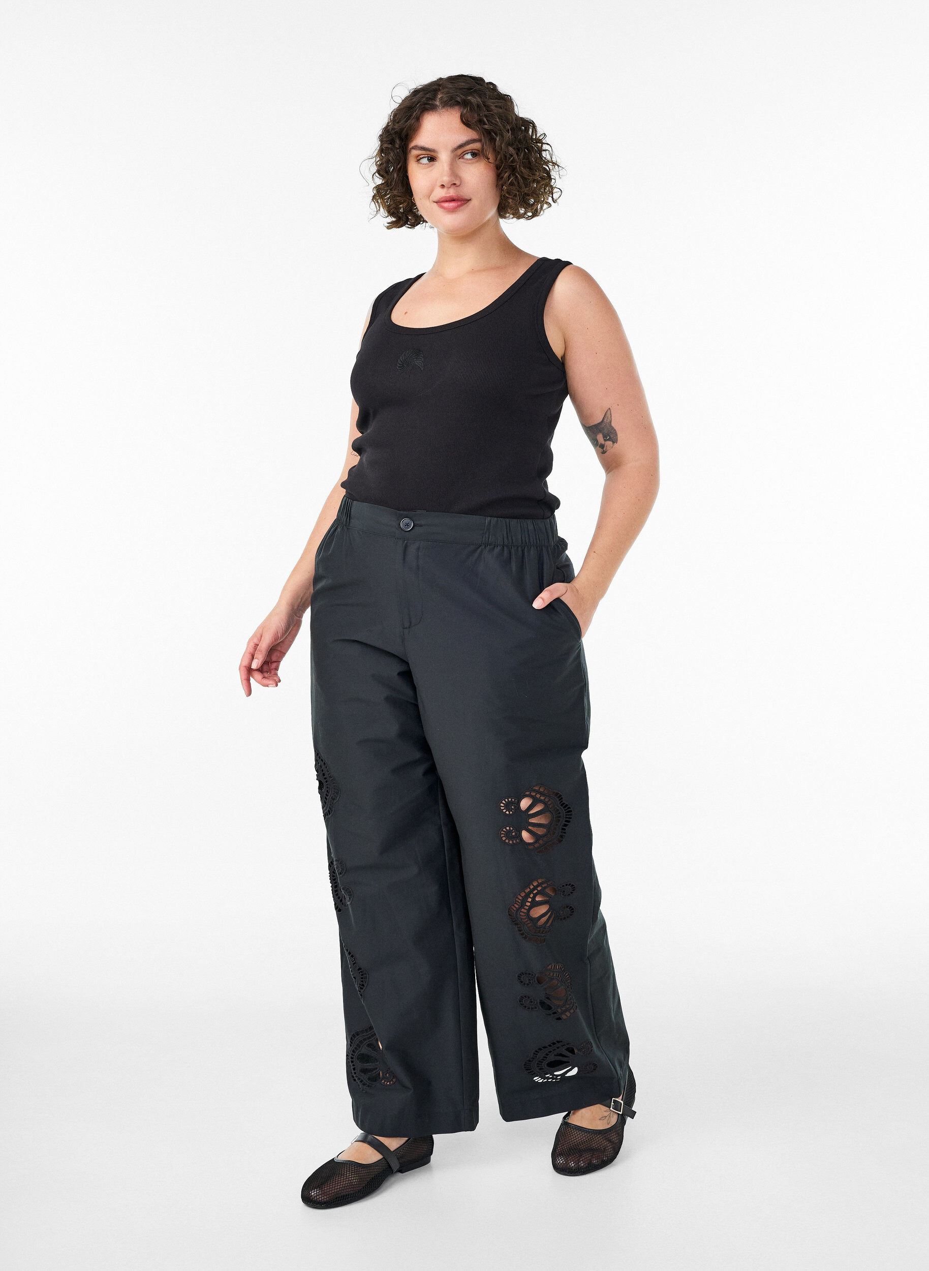 ZizziNauwsluitende top met motief, Zwart, Model image number 1