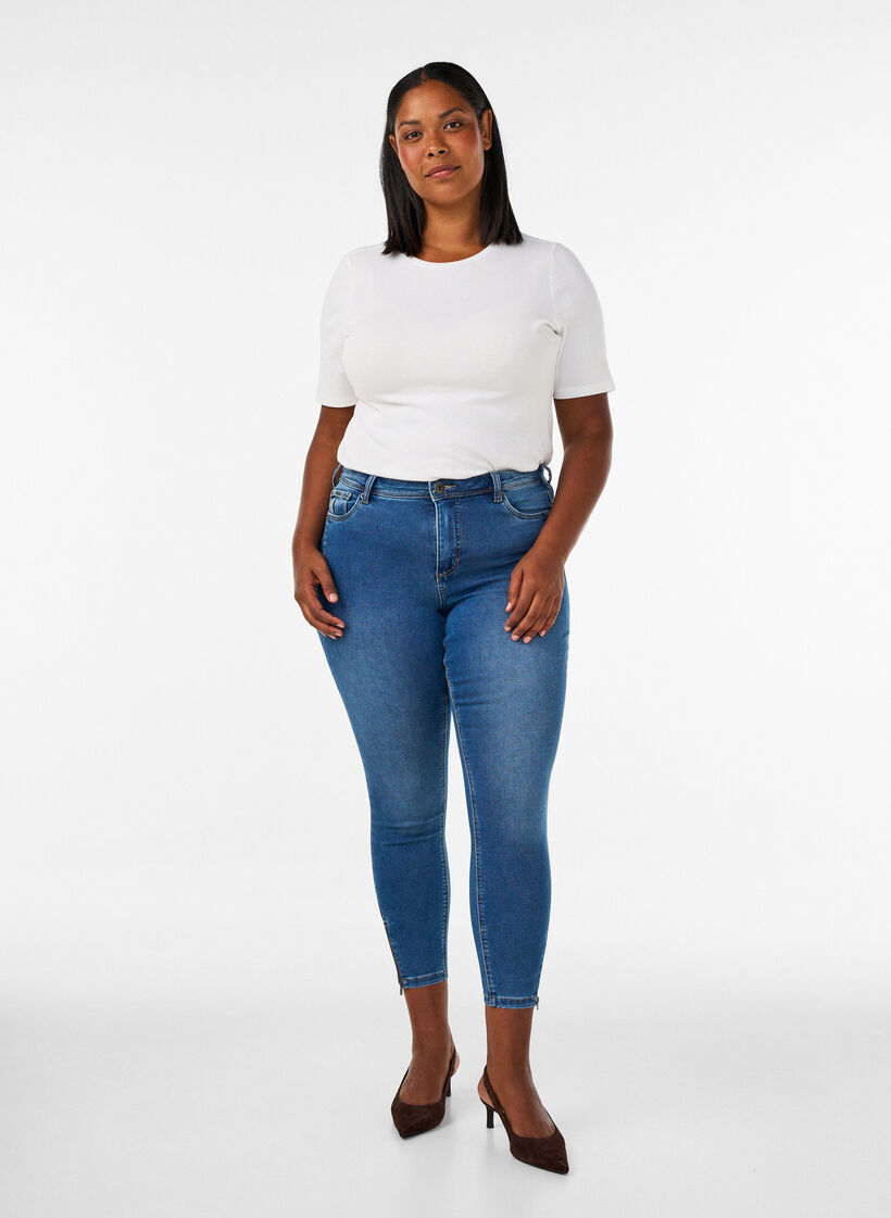 Gecropte Amy jeans met ritssluiting details, Blauw, Model image number 1
