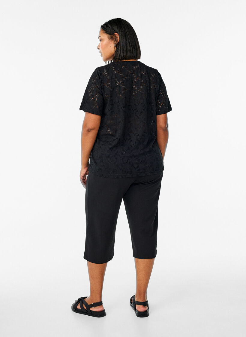 FLASH - Hoog getailleerde kniebroek met losse pasvorm, Zwart, Model image number 2