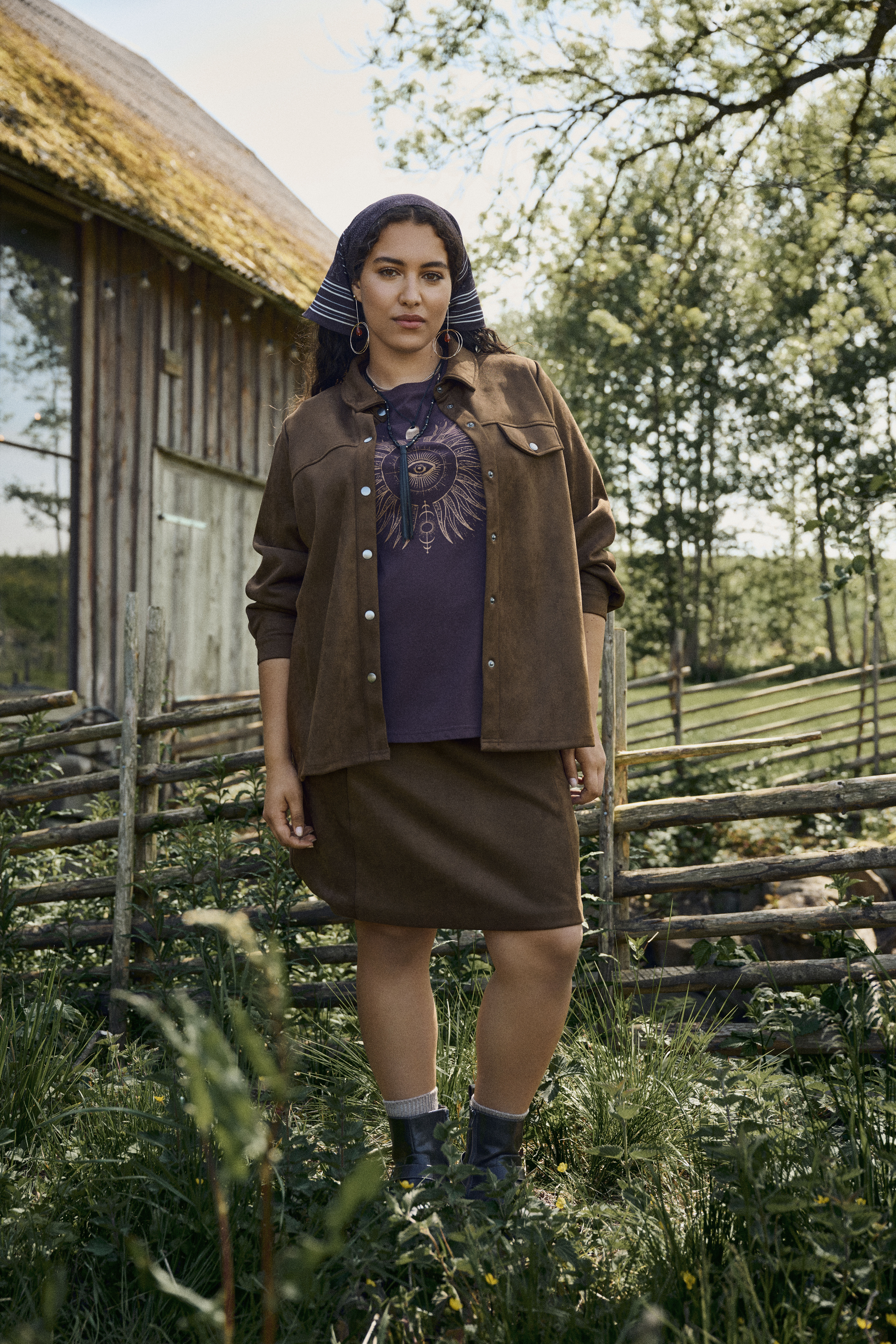 Bijpassende set in bruin, , Model