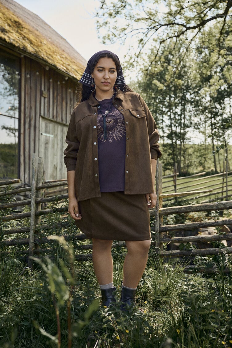 Bijpassende set in bruin, , Model