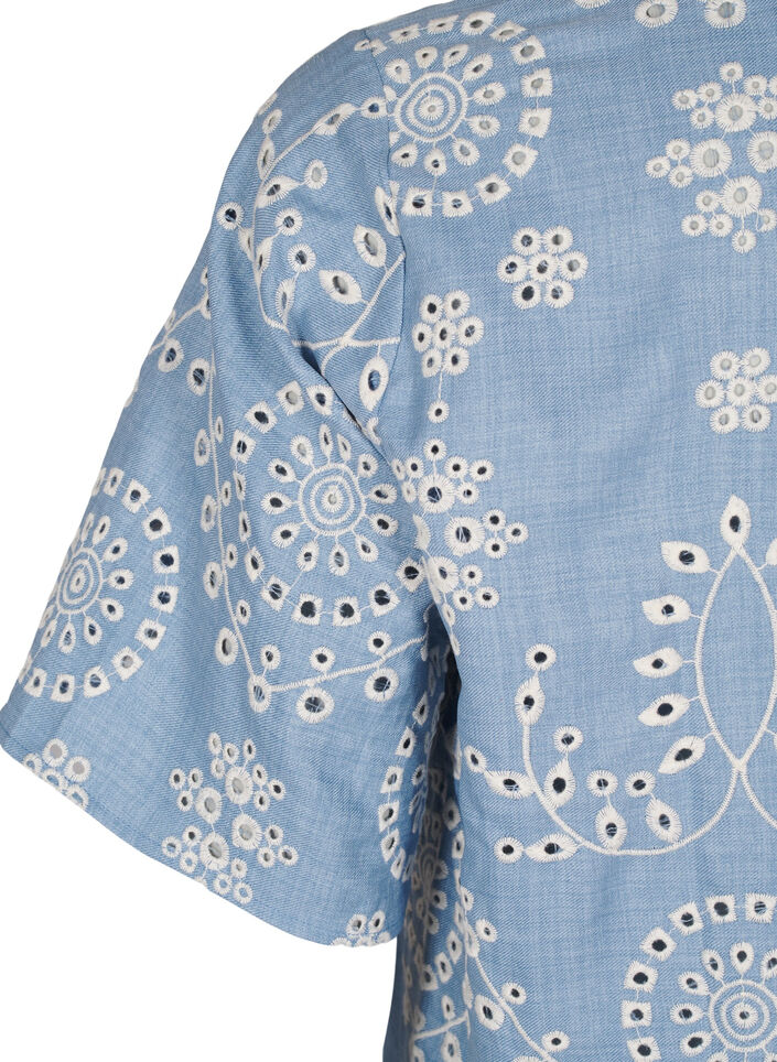 Korte jurk met een decoratief opengewerkt patroon, Faded Denim w. White, Packshot