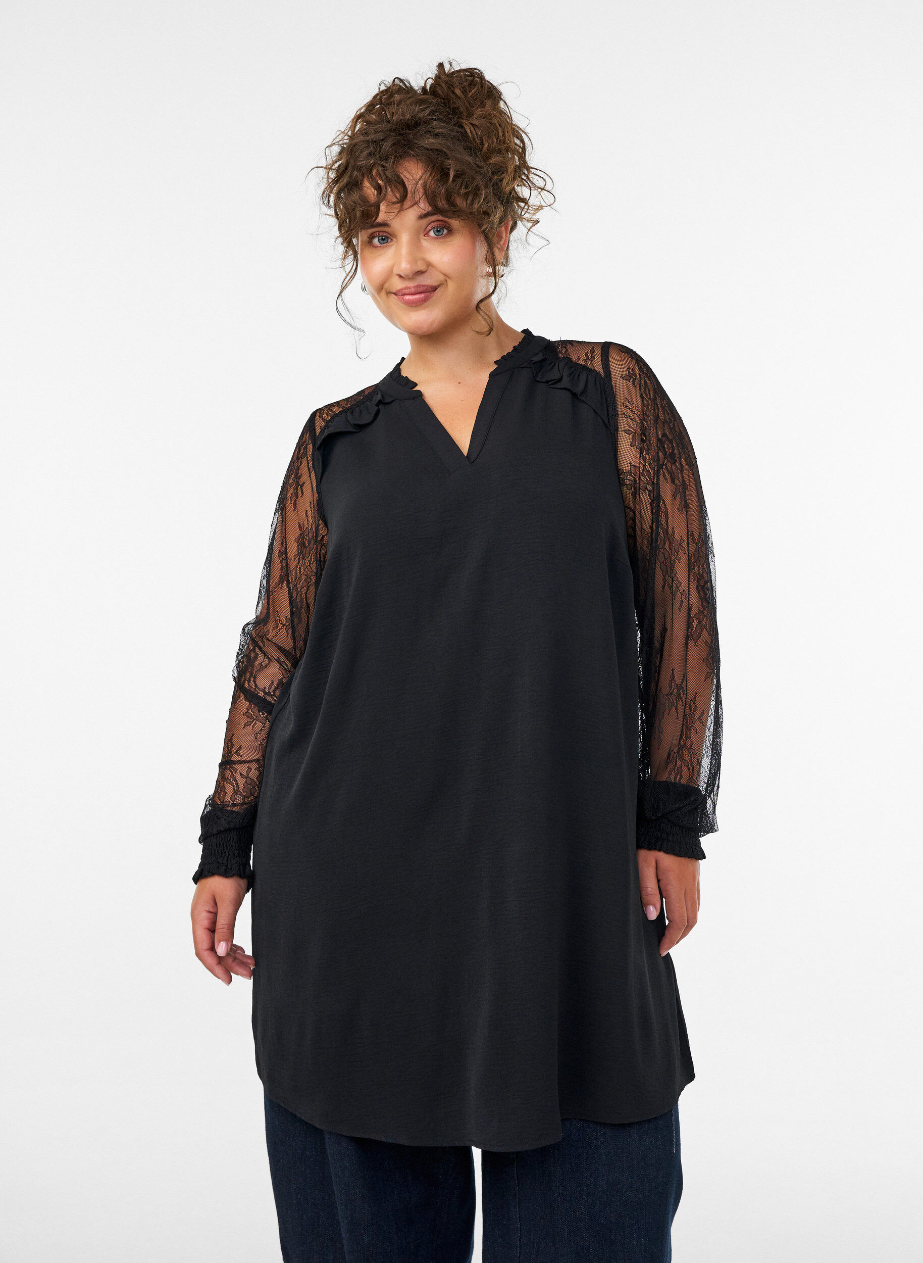 Tuniek met doorschijnende kanten mouwen, Zwart, Model