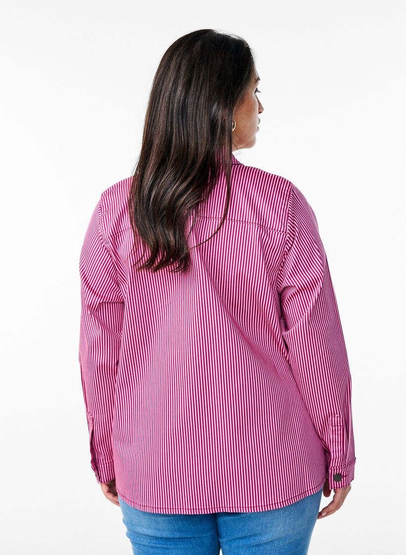 Gestreept shirt met zakken, Red Stripe Gestreept shirt met zakken, Red Stripe, Model