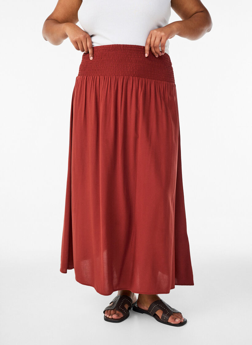 Maxi rok in viscose met smokwerk, Rood, Model image number 2