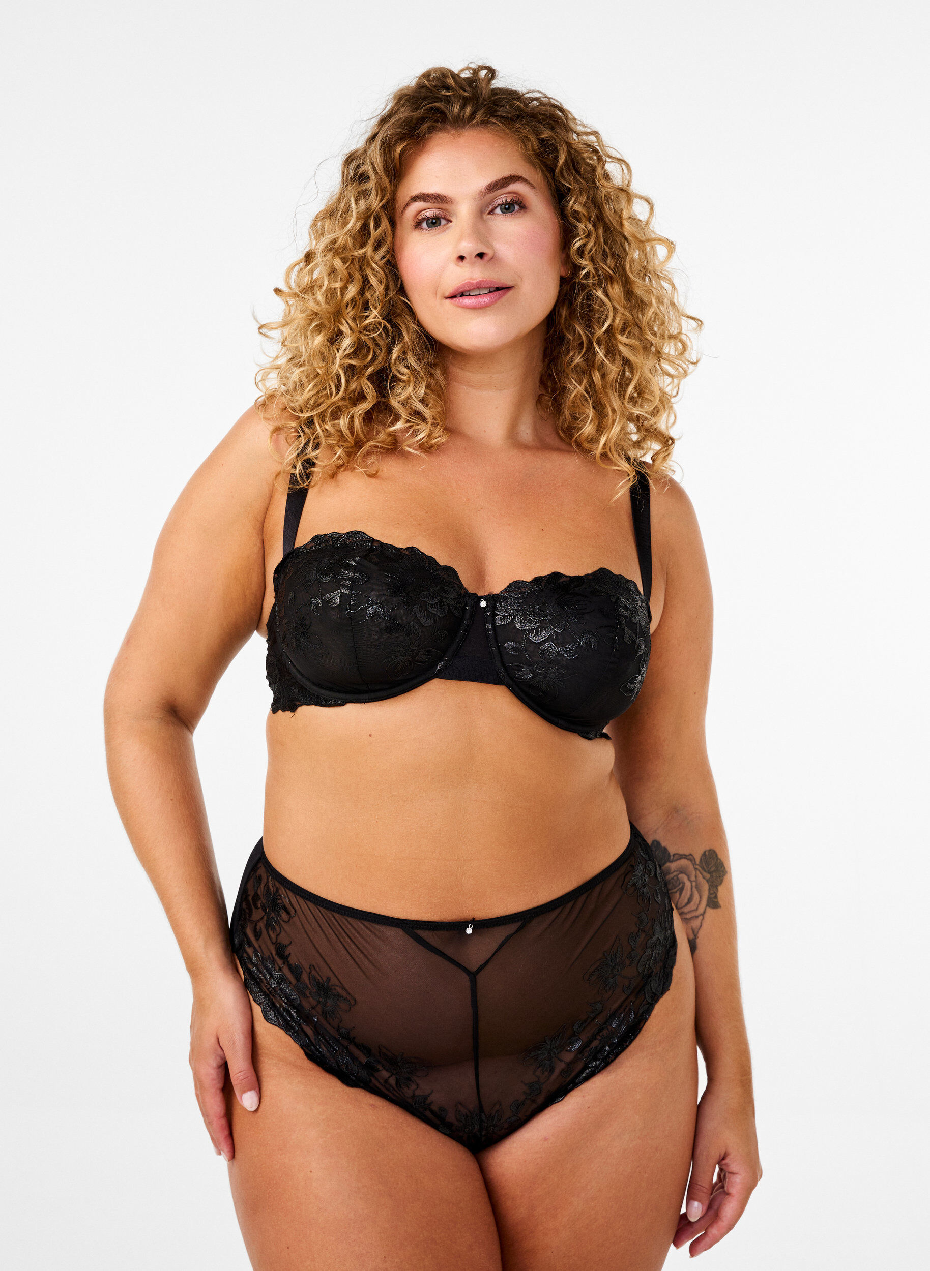 ZizziMesh Brazilian slipje met borduursel, Black, Model image number 0
