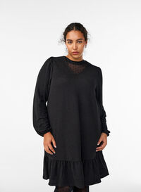 Korte jurk met een ruffle zoom en structuur, Zwart Korte jurk met een ruffle zoom en structuur, Zwart, Model