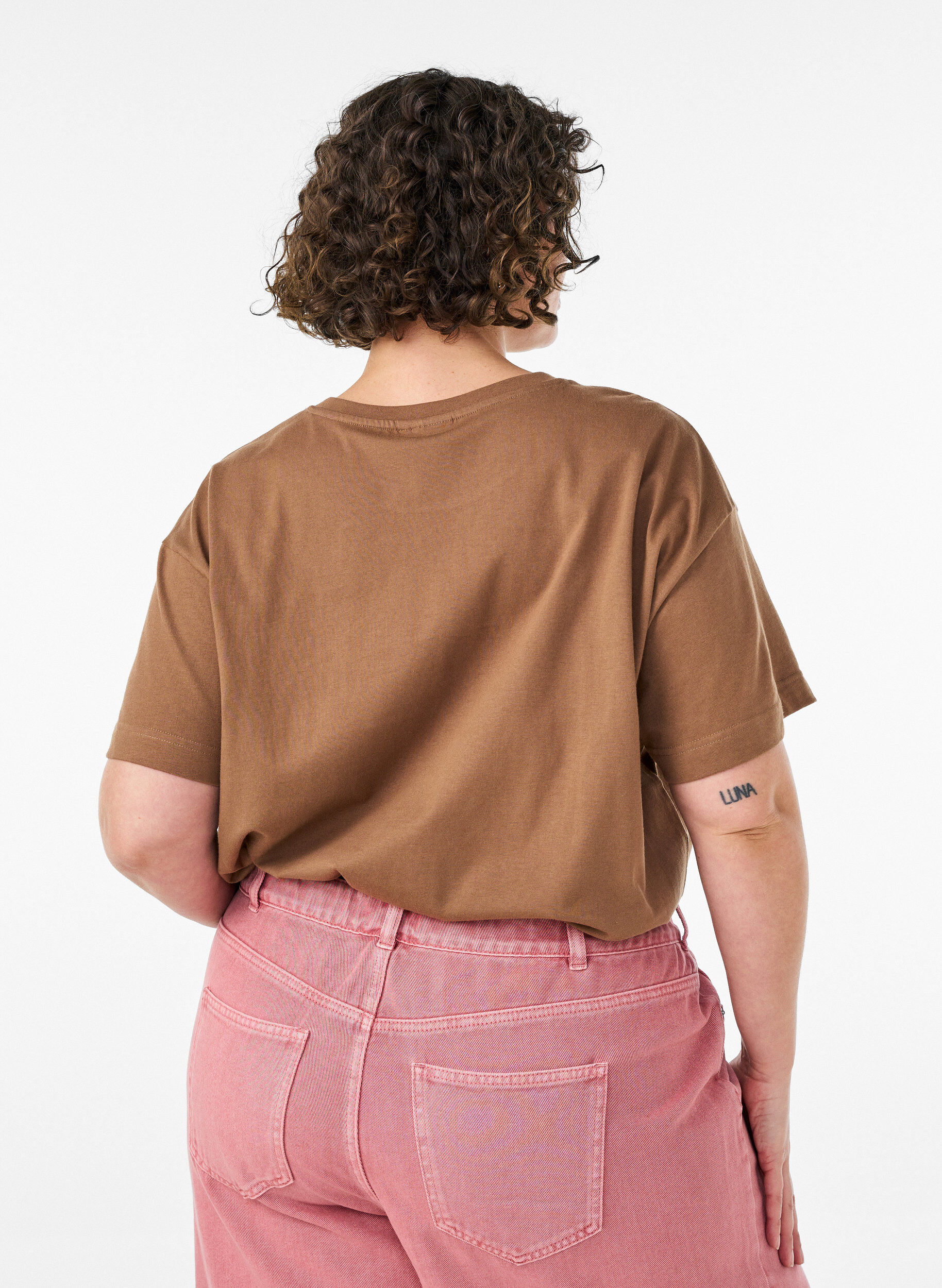 Zizzi100% katoenen T-shirt met korte mouwen en print, Bruin, Model image number 2