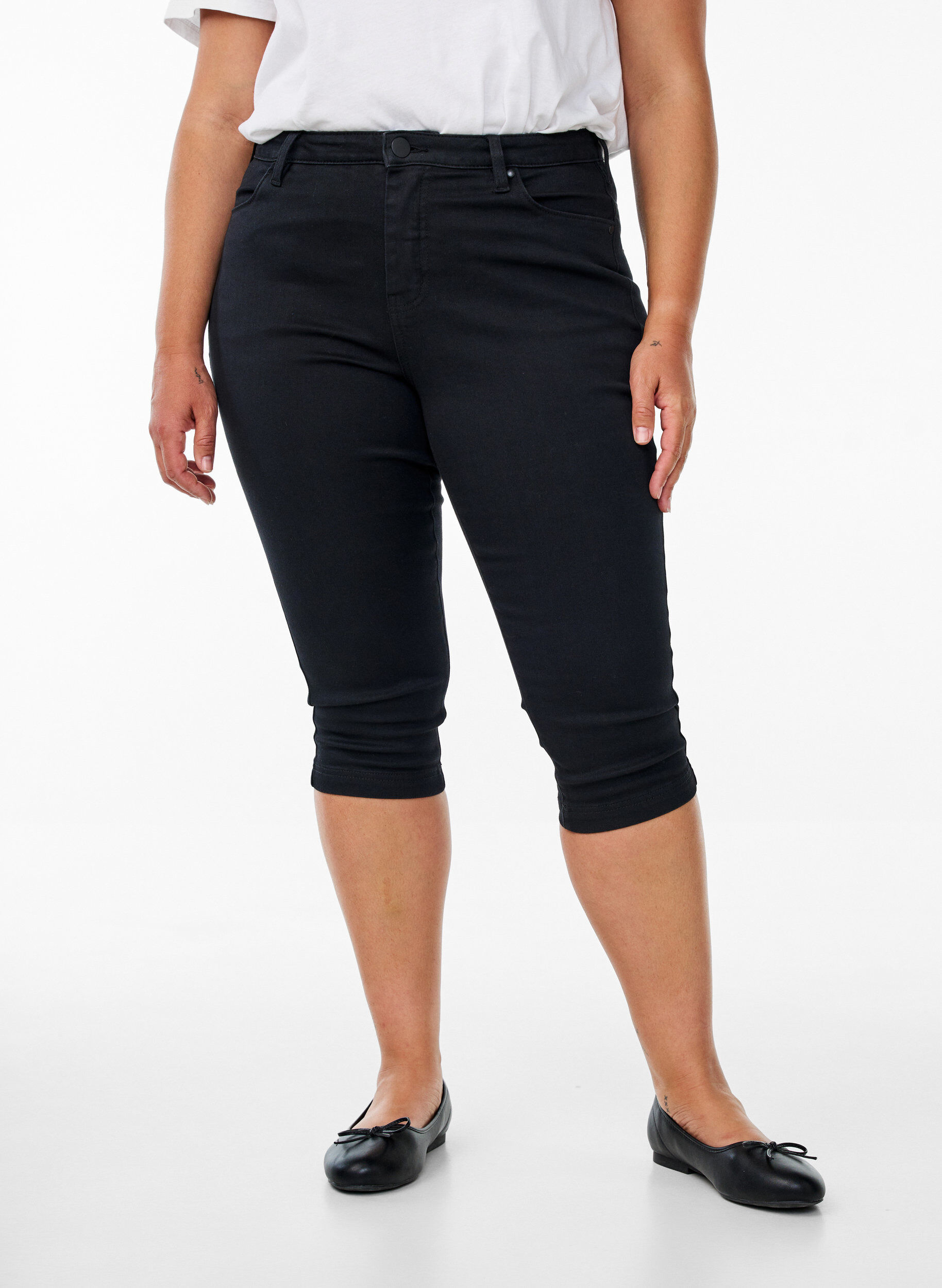 ZizziHigh waist Amy capri jeans met super slim fit, Zwart, Model image number 2