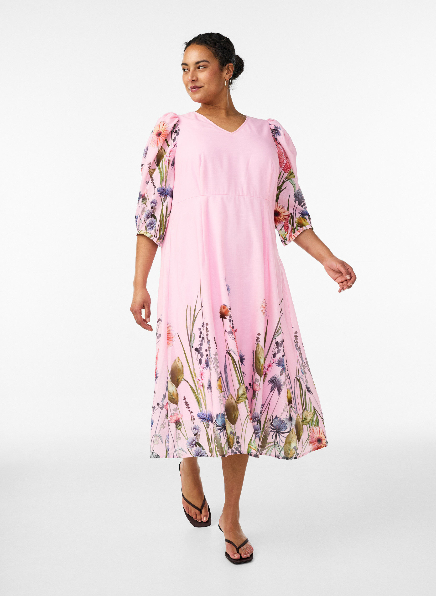ZizziMidi-jurk met een empirelijn en bloemenprint, Roze, Model image number 1