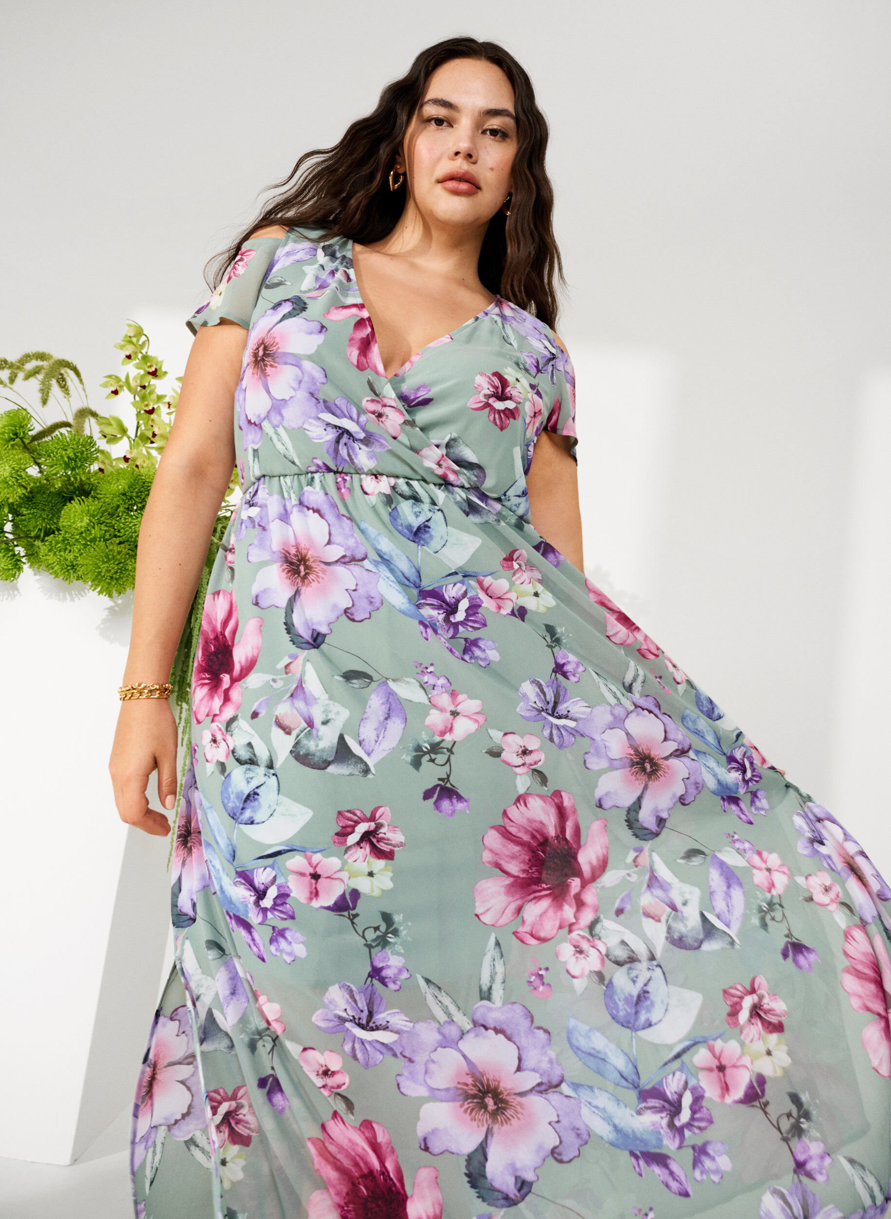 Bloemige maxi-jurk met schouderdetail