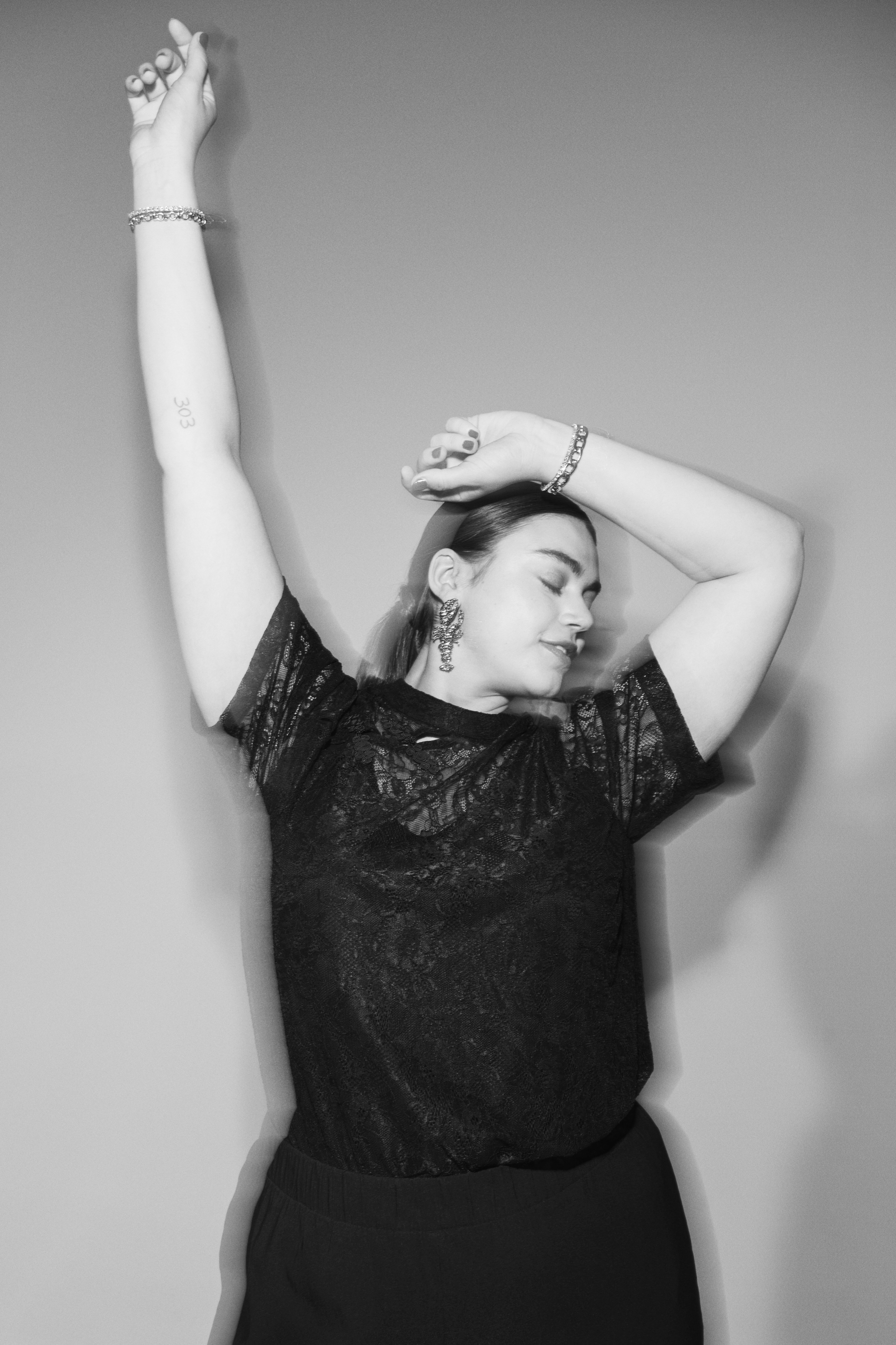 ZizziBlonde blouse met details, , Model