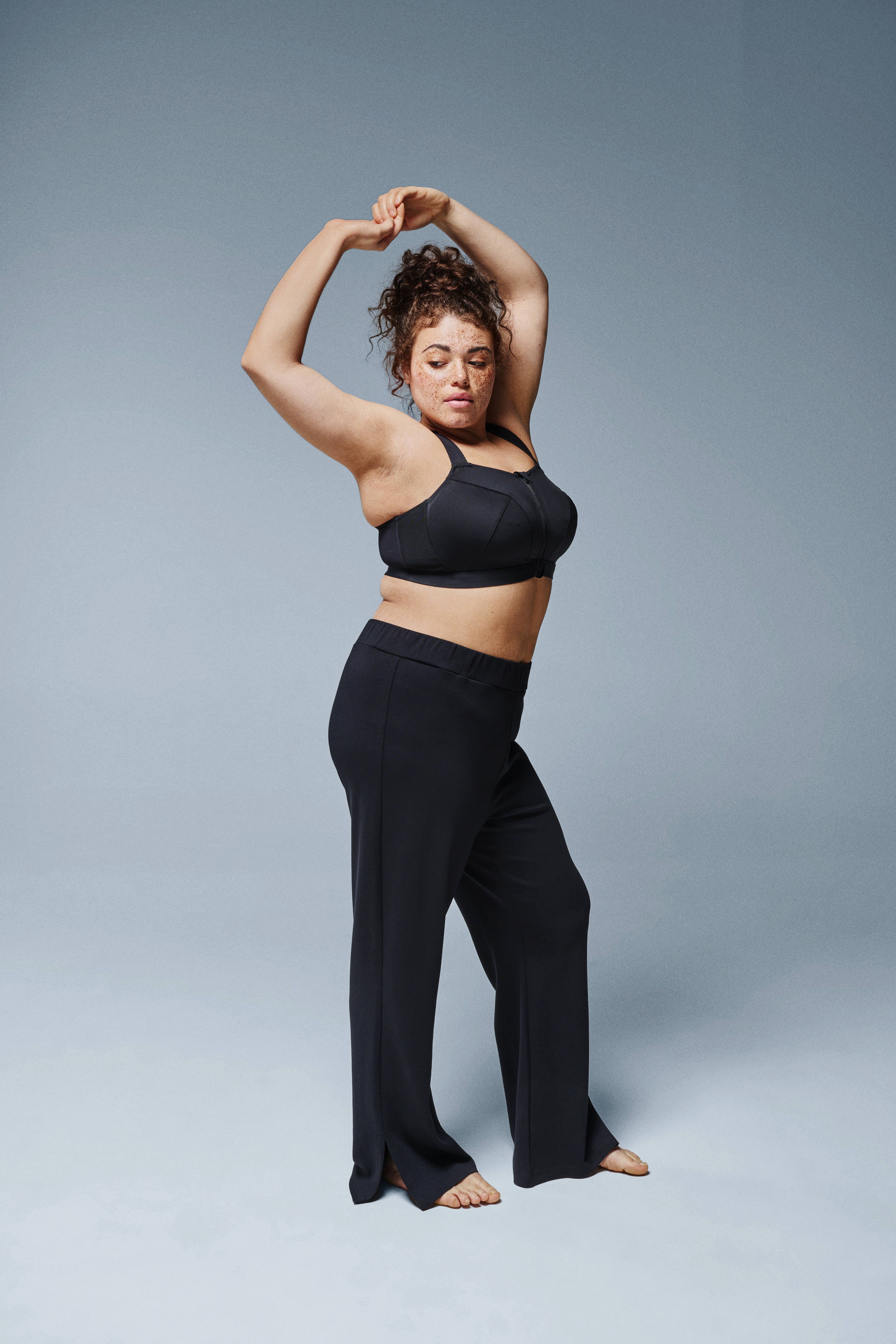 ZizziSportbeha met sluiting aan de voorkant en hoge ondersteuning, , Model