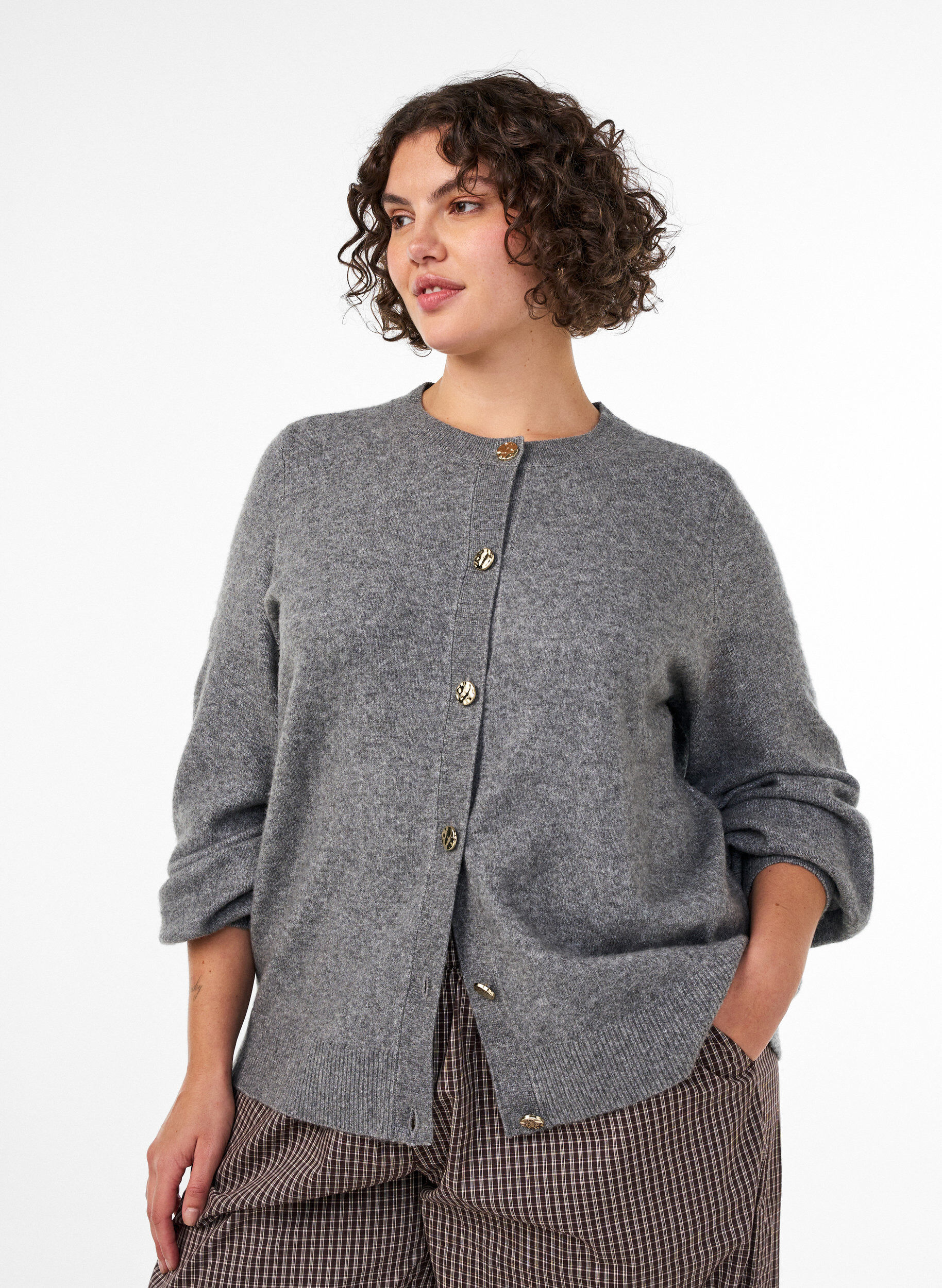 Cardigan in zacht breisel met goudkleurige knopen, Grijs, Model