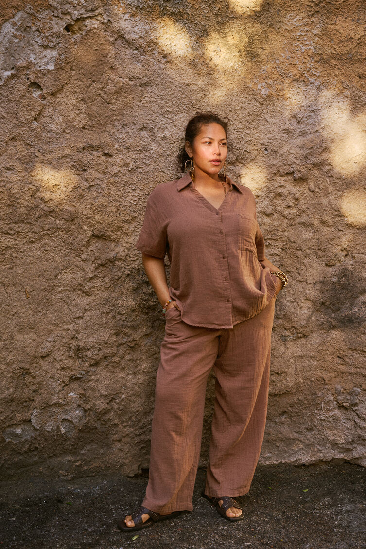 Ensemble marron en mousseline de coton, , Model