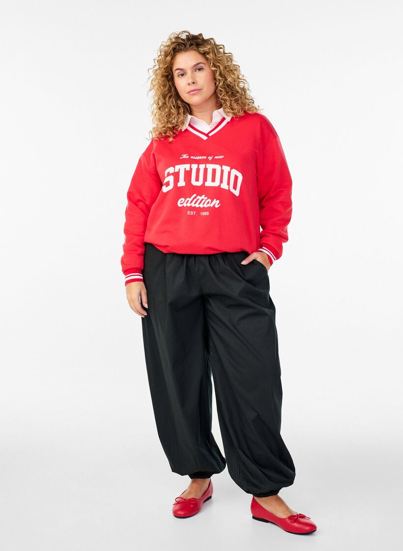 Ballonbroek met zakken en een elastische tailleband, Zwart, Model