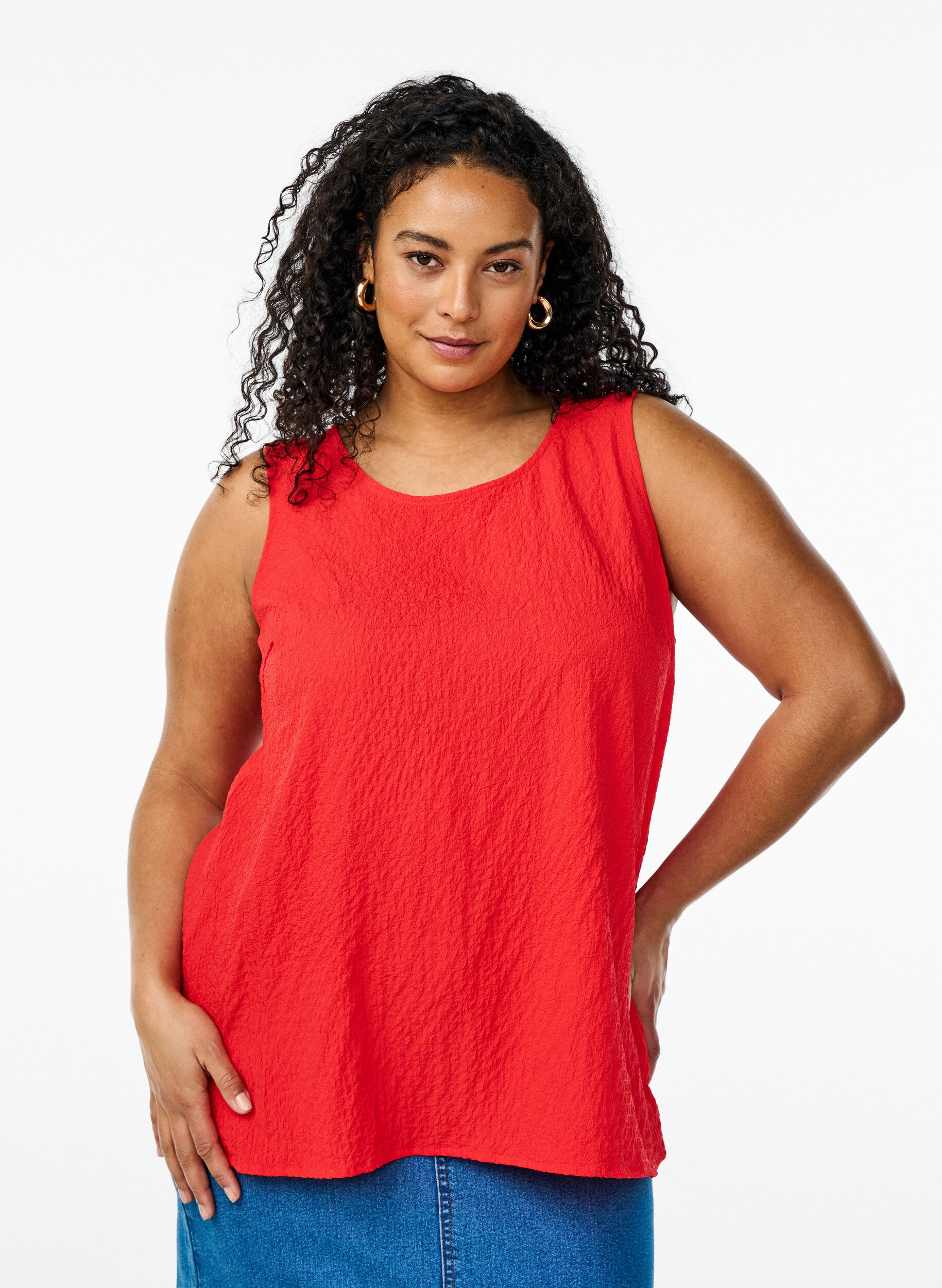 FLASH - Mouwloze top met textuur, Rood, Model