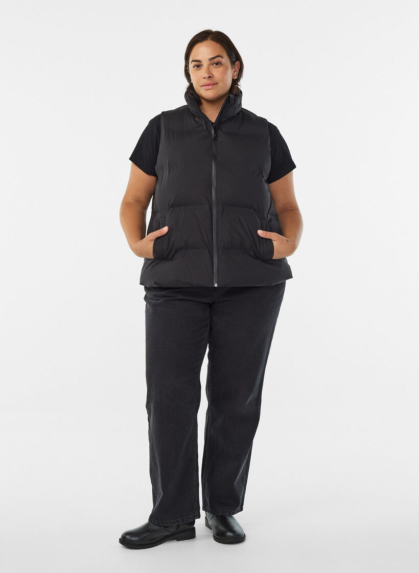 Korte puffer bodywarmer met hoge kraag, Zwart, Model image number 1