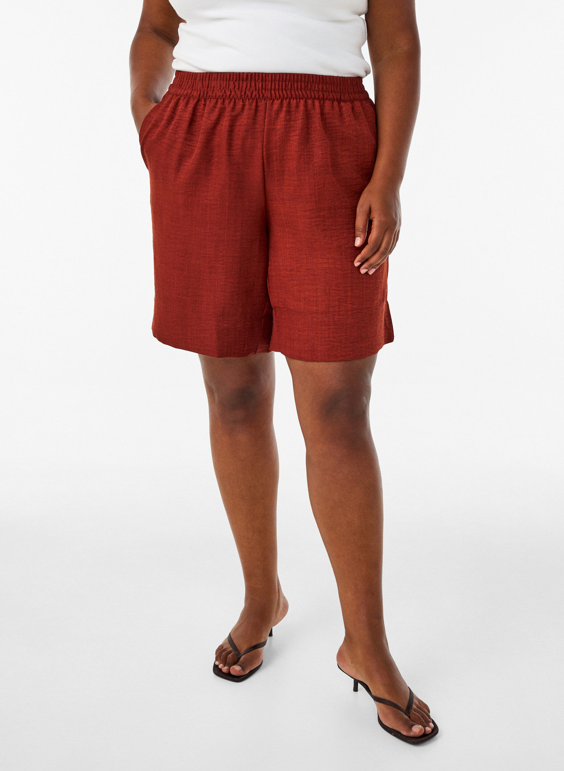 ZizziKorte broek met zakken en hoge taille, Rood, Model image number 0
