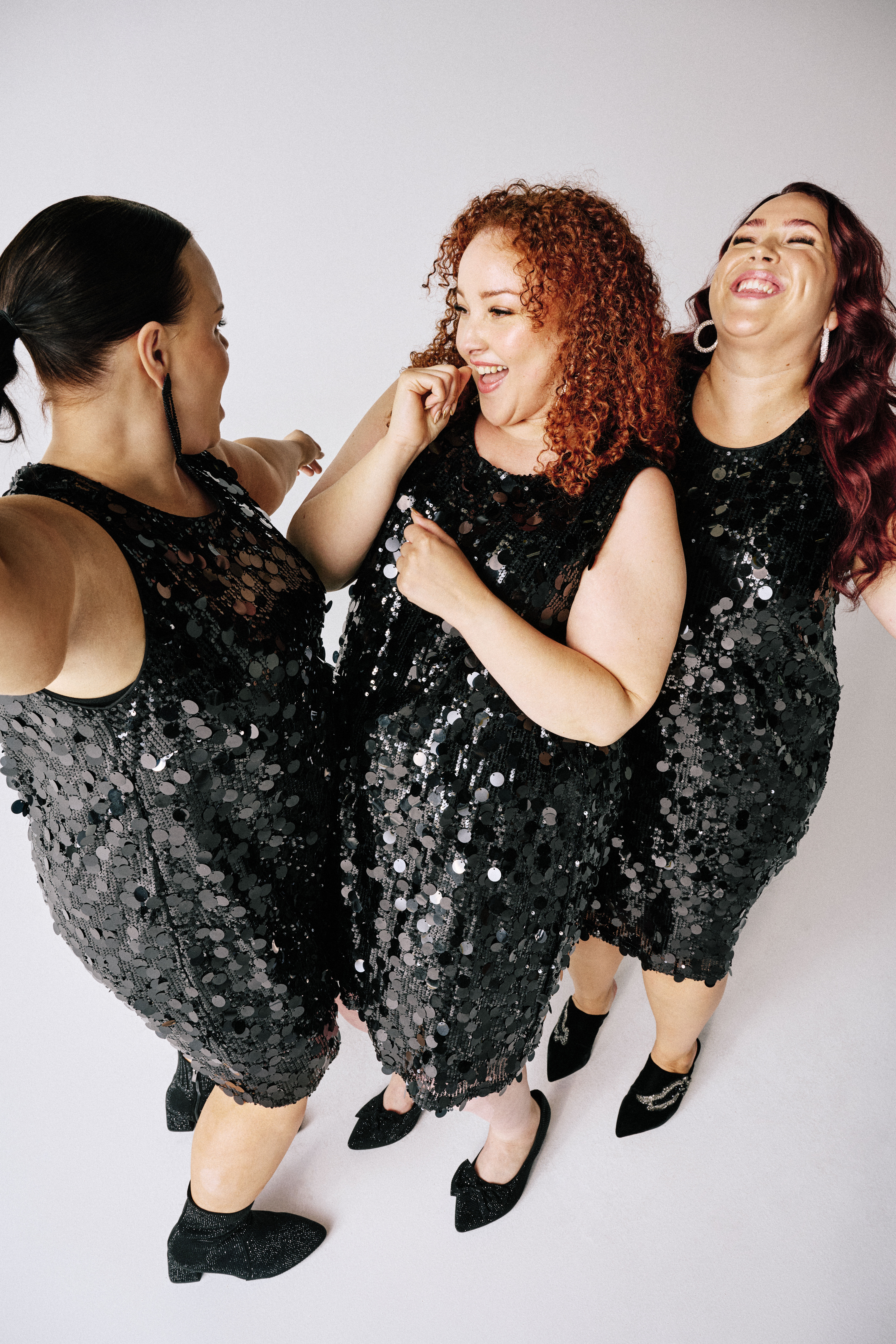 ZizziZwarte jurk met pailletten, , Model