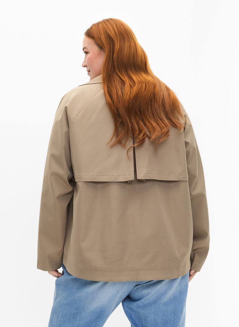 Korte trenchcoat met drukknoopsluiting, Coriander, Model image number 1