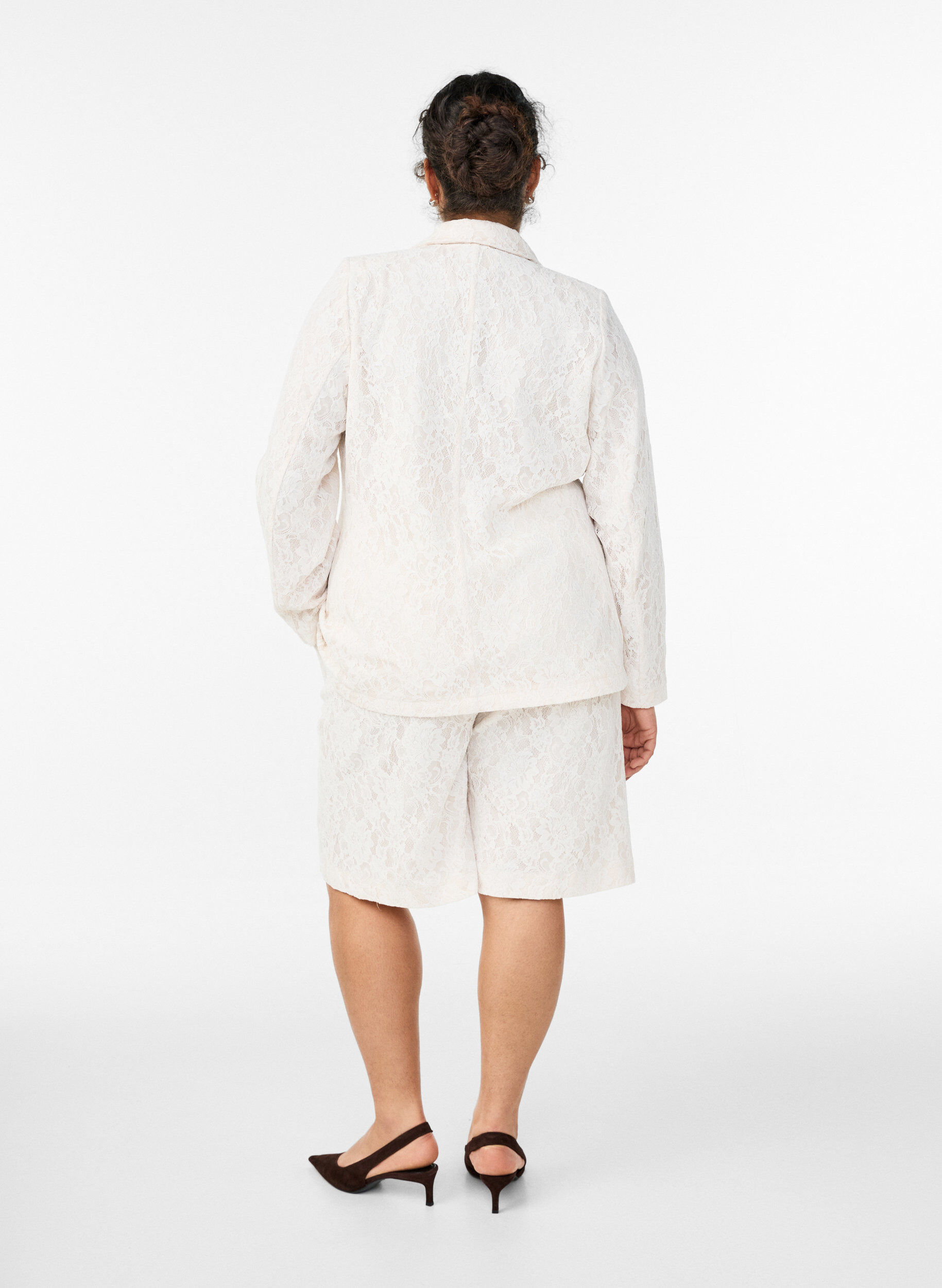 Zizzi Bermuda taille haute en dentelle, Vanille, Model image number 1