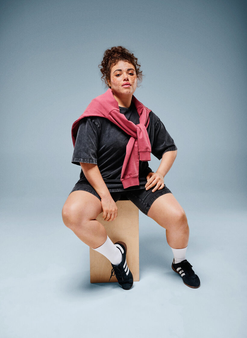 Sporty katoenen T-shirt met een gewassen effect, Zwart, Image image number 0