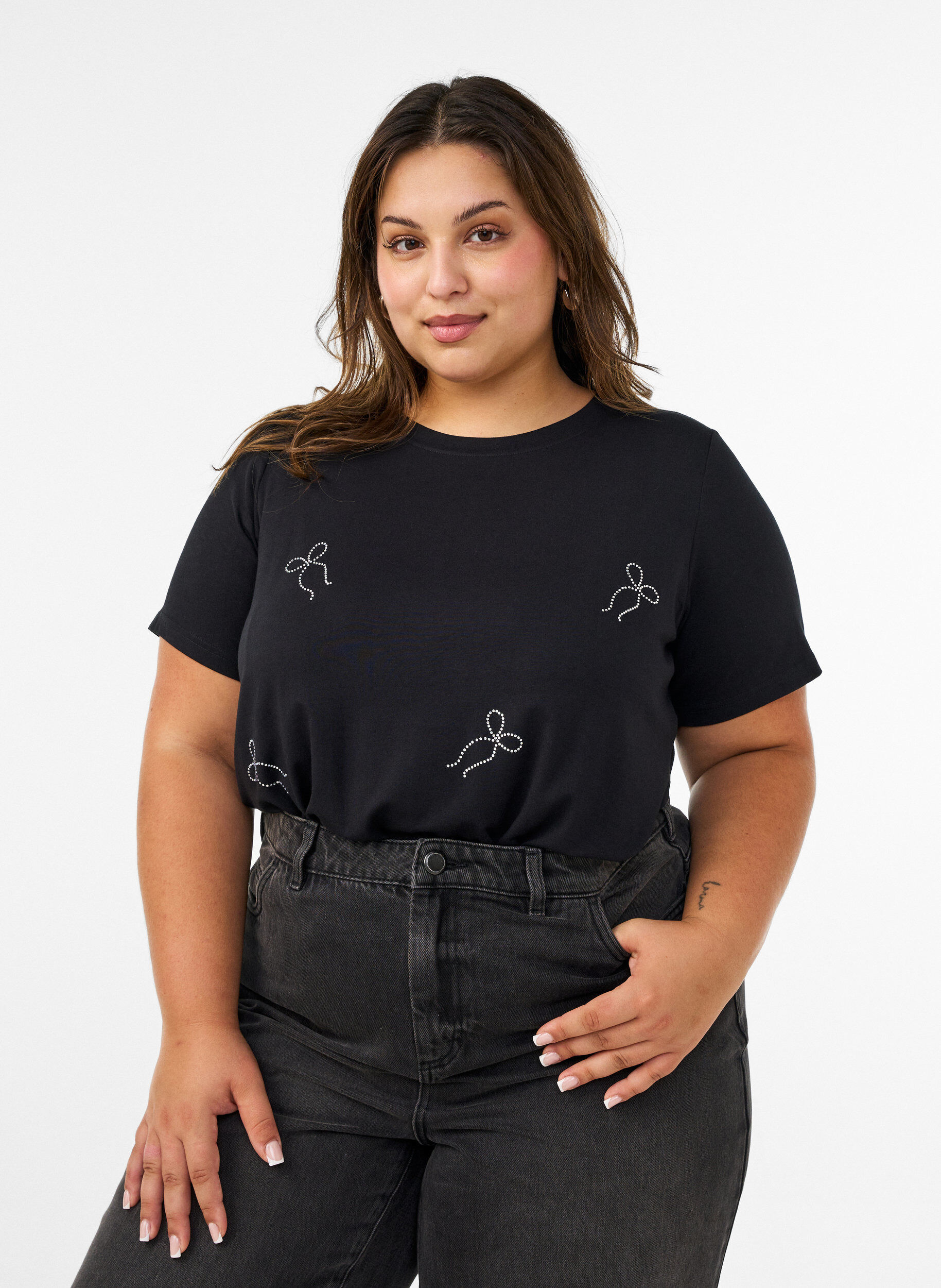 Viscose T-shirt met strassteentjes, Zwart, Model