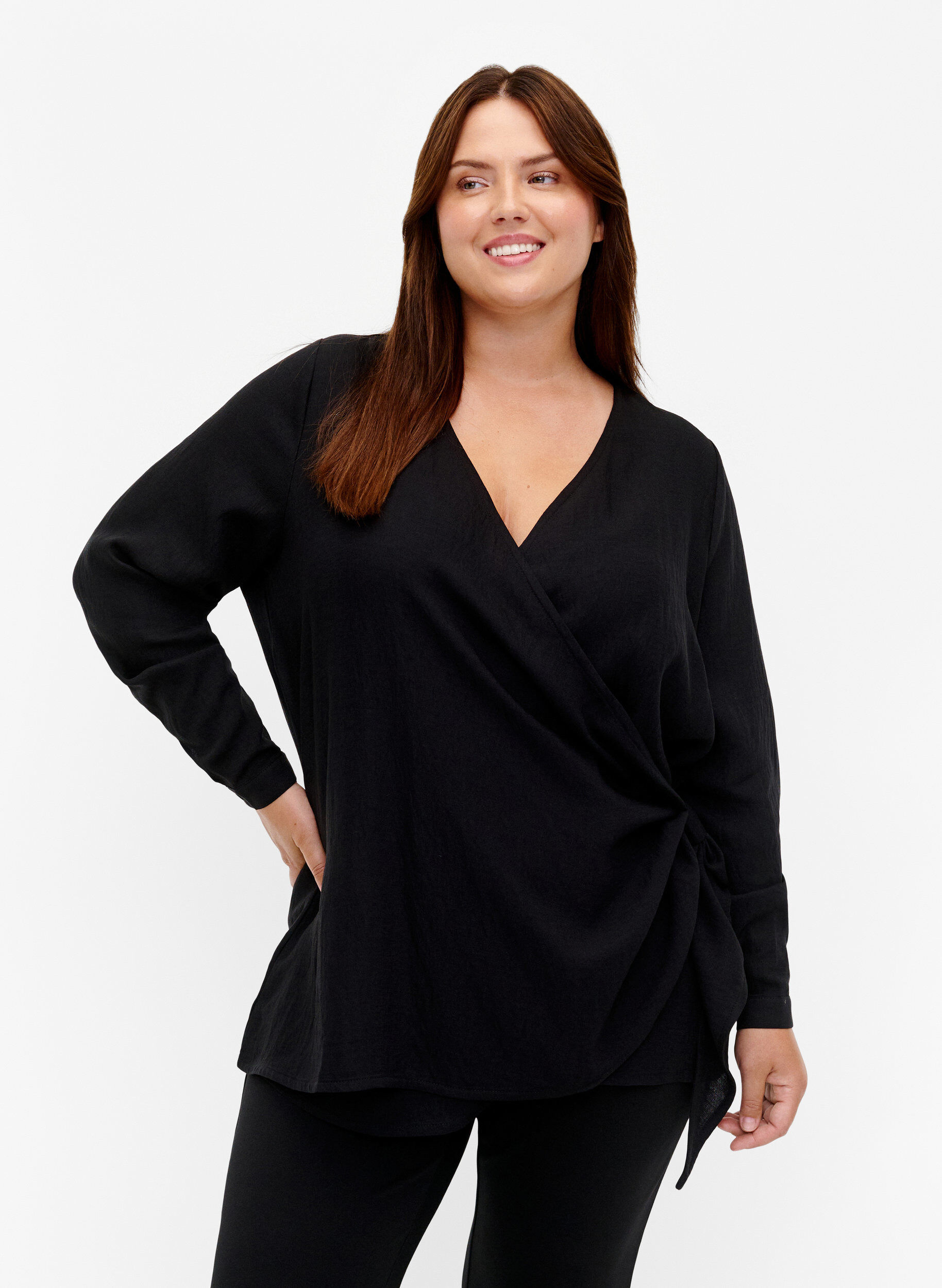 Blouse met lange mouwen in viscose met een wikkel-look, Black, Model