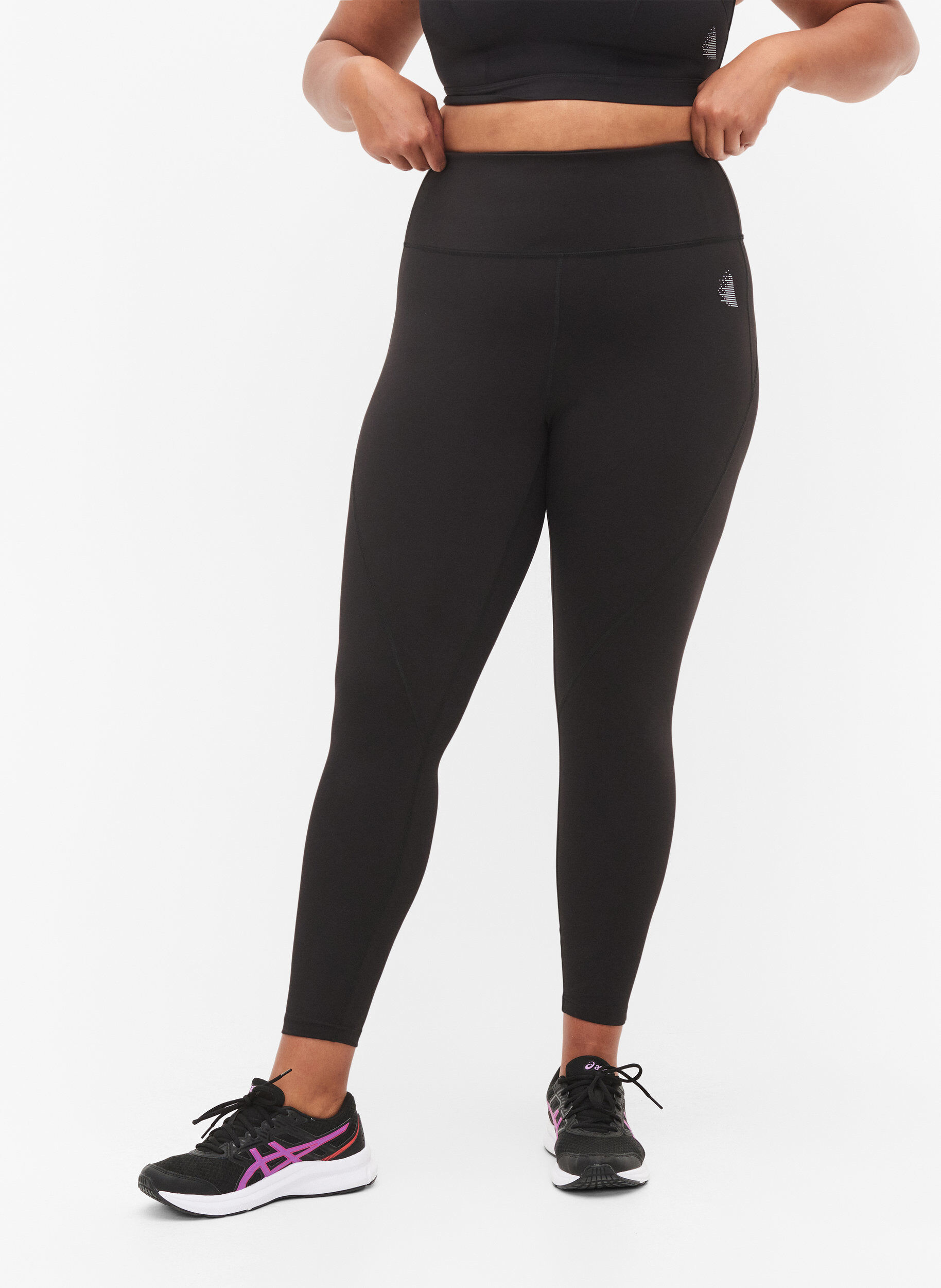 ZizziCORE, V-SHAPE DEFINE TIGHTS - Cropped trainingslegging met v-vormige achterkant, Black, Model image number 0