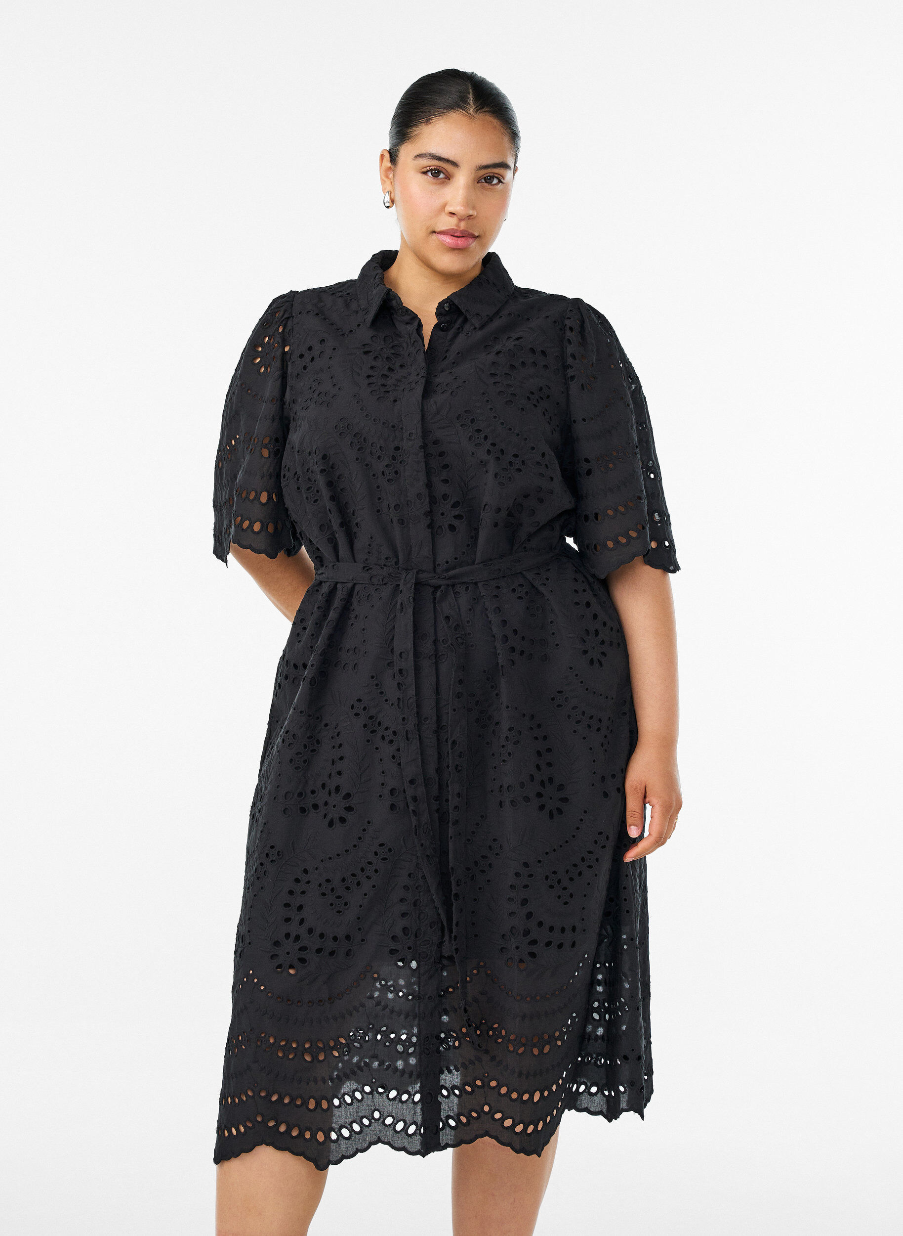 Blousejurk in broderie anglaise met strikceintuur, Zwart, Model