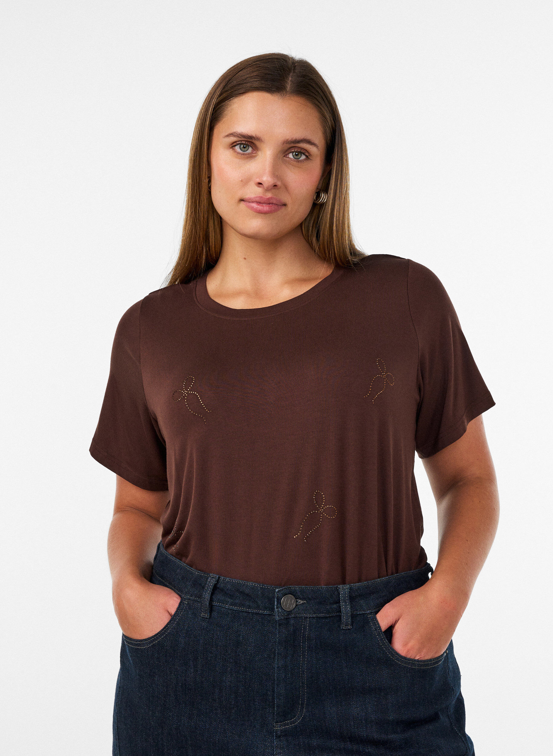 Viscose T-shirt met strassteentjes, Bruin, Model