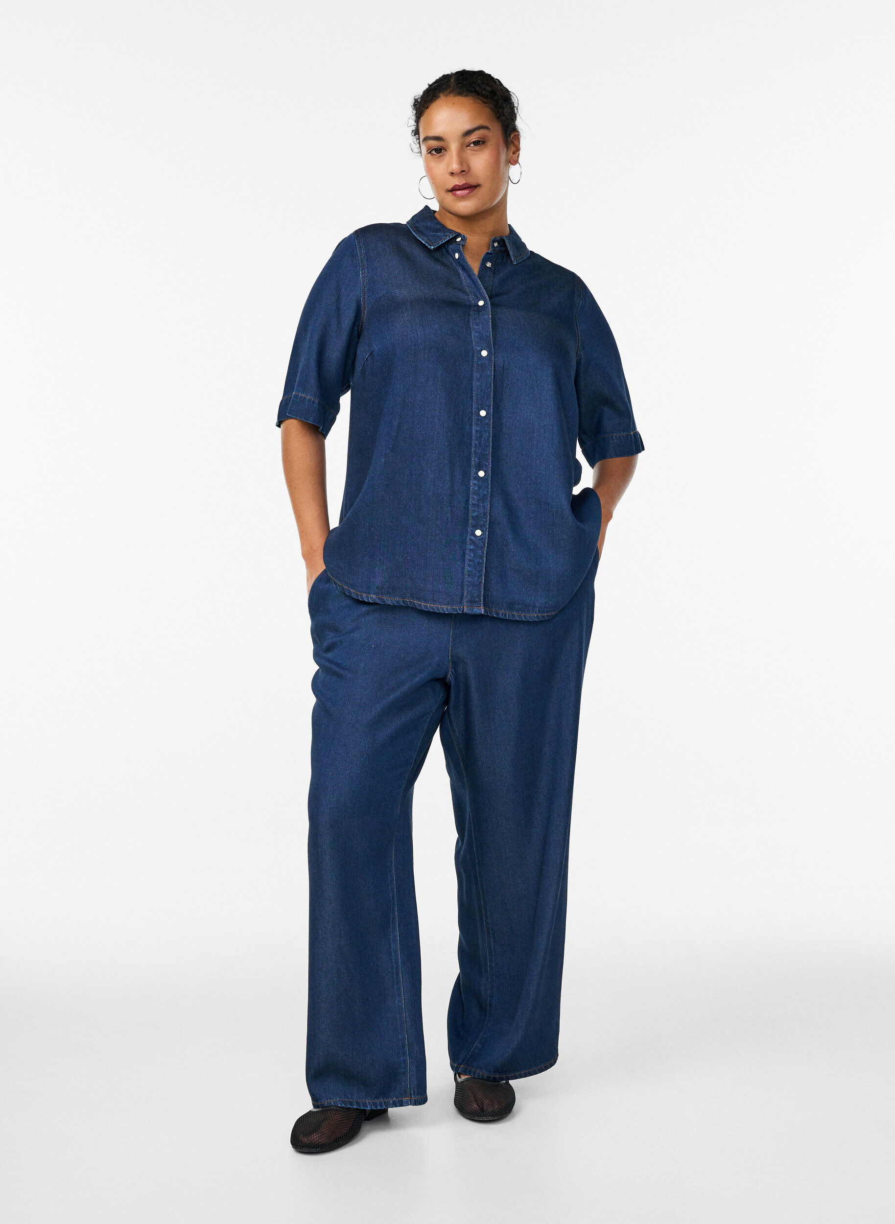 Lyocell broek met wide fit en denimlook, Blauw, Model