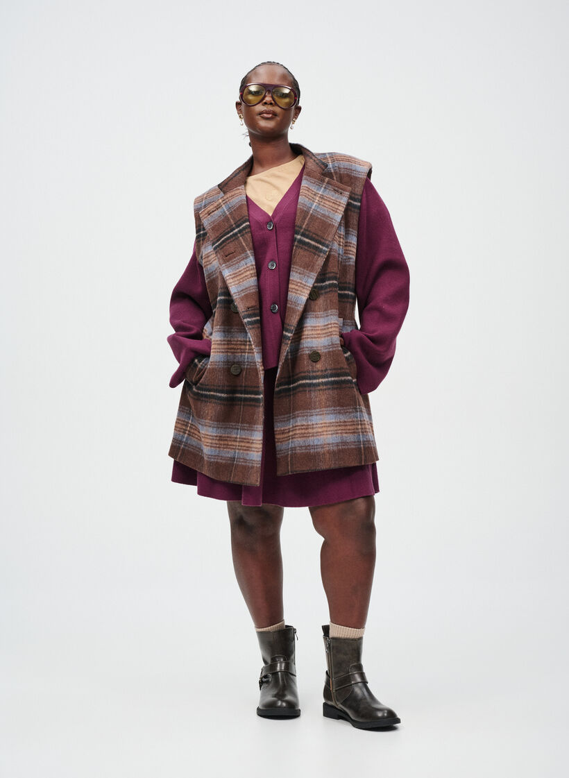 Geruite gilet look, , Model