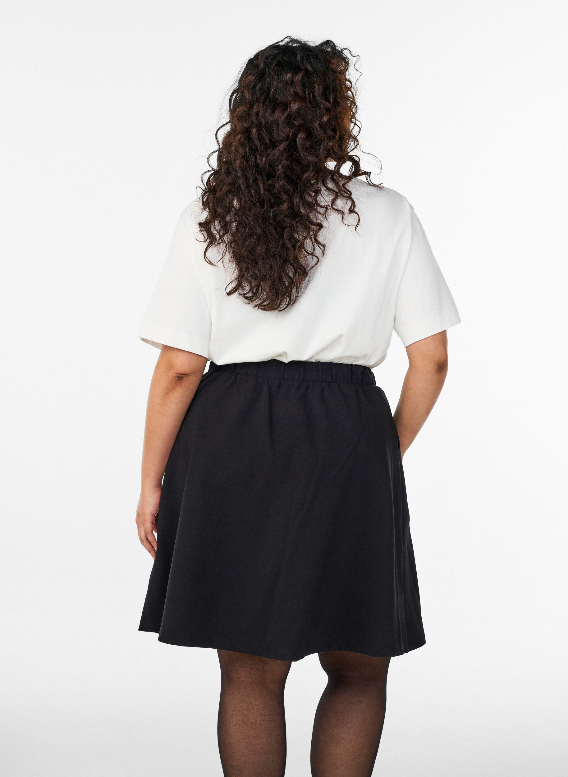 ZizziSkaterrok in viscose, Zwart, Model image number 2