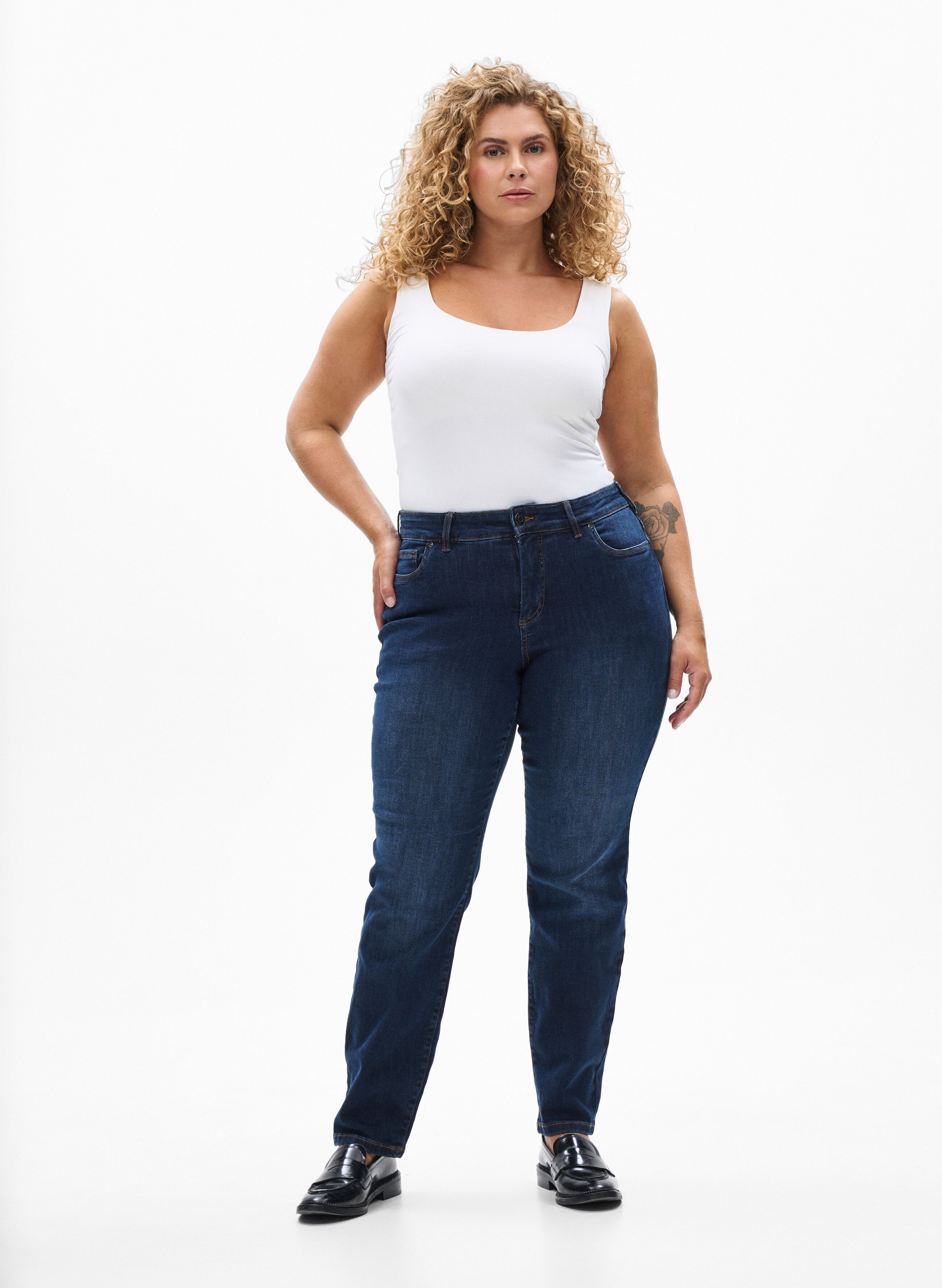 Strakke pasvorm jeans met een normale taille, Dark Blue, Model