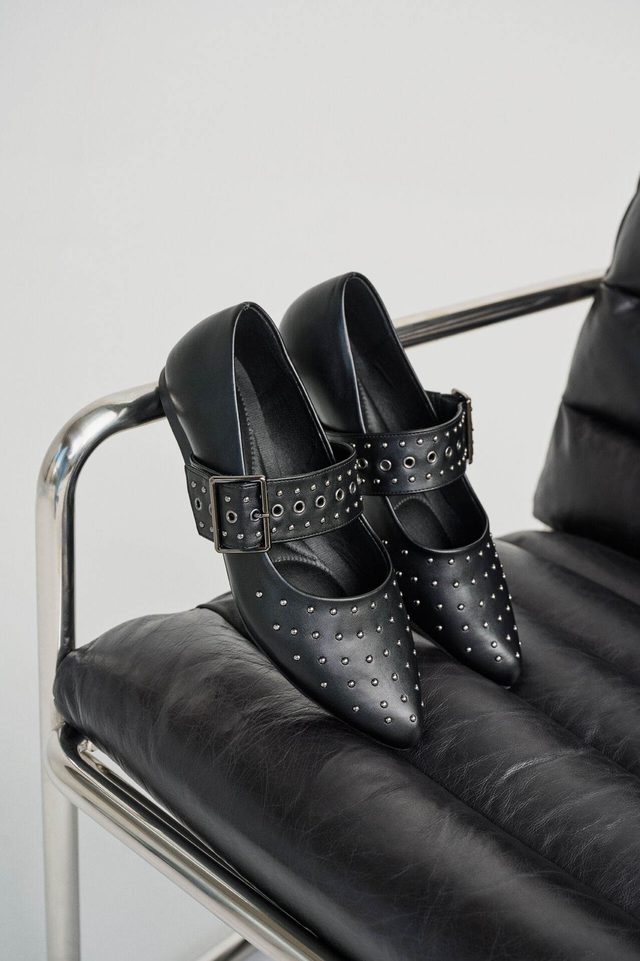 ZizziBallerina met gesp en studs, , Model