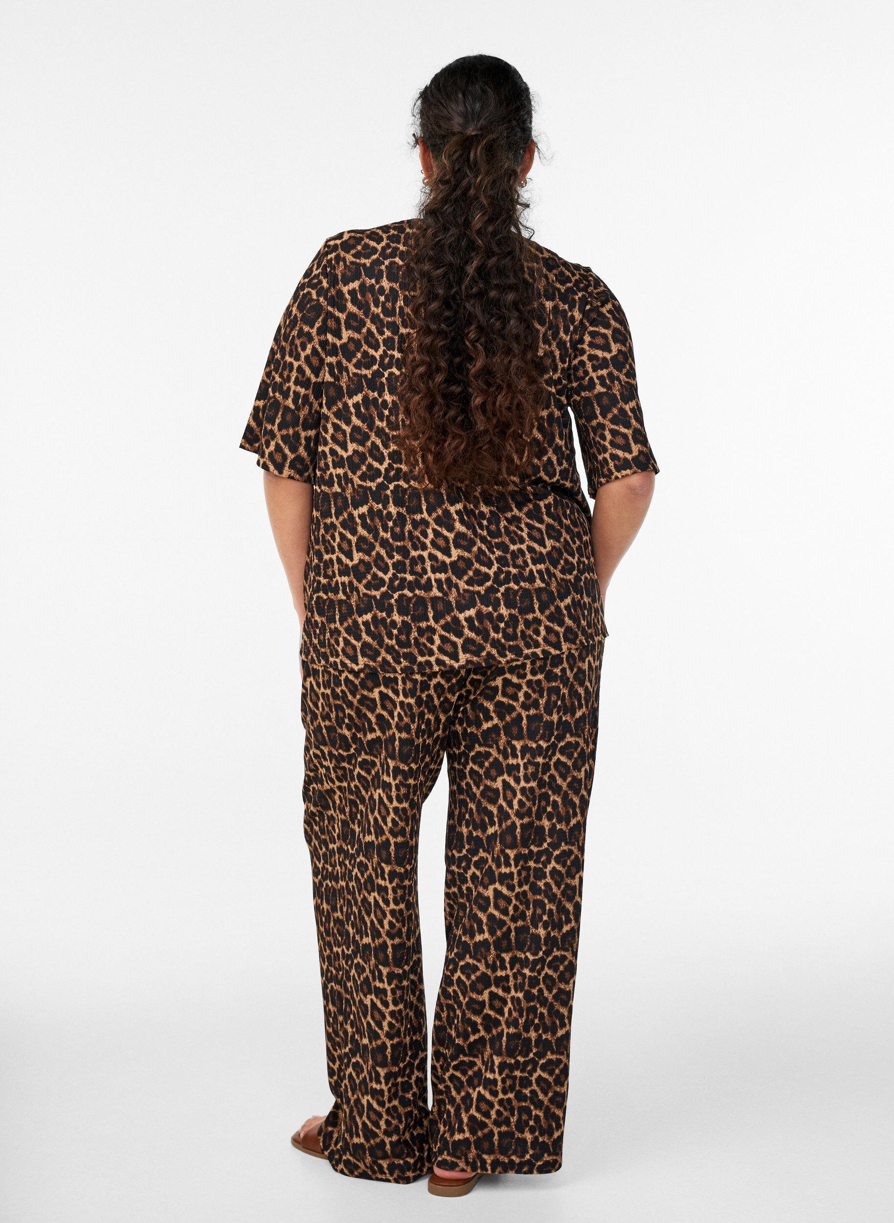 ZizziBroek met wijde pijpen in een licht gestructureerde stof, Zwart, Model image number 1