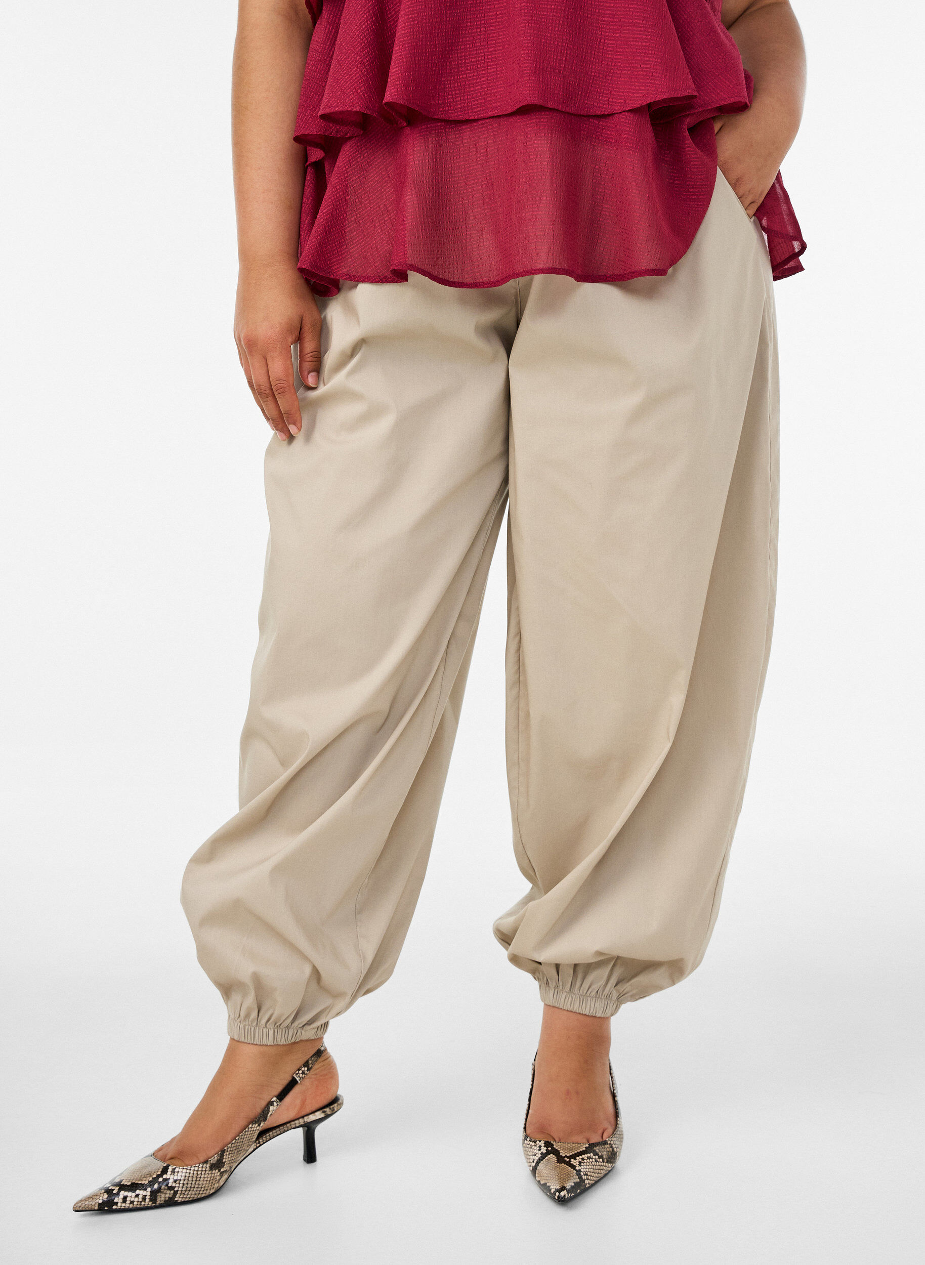 ZizziBallonbroek met zakken en een elastische tailleband, , Model image number 2